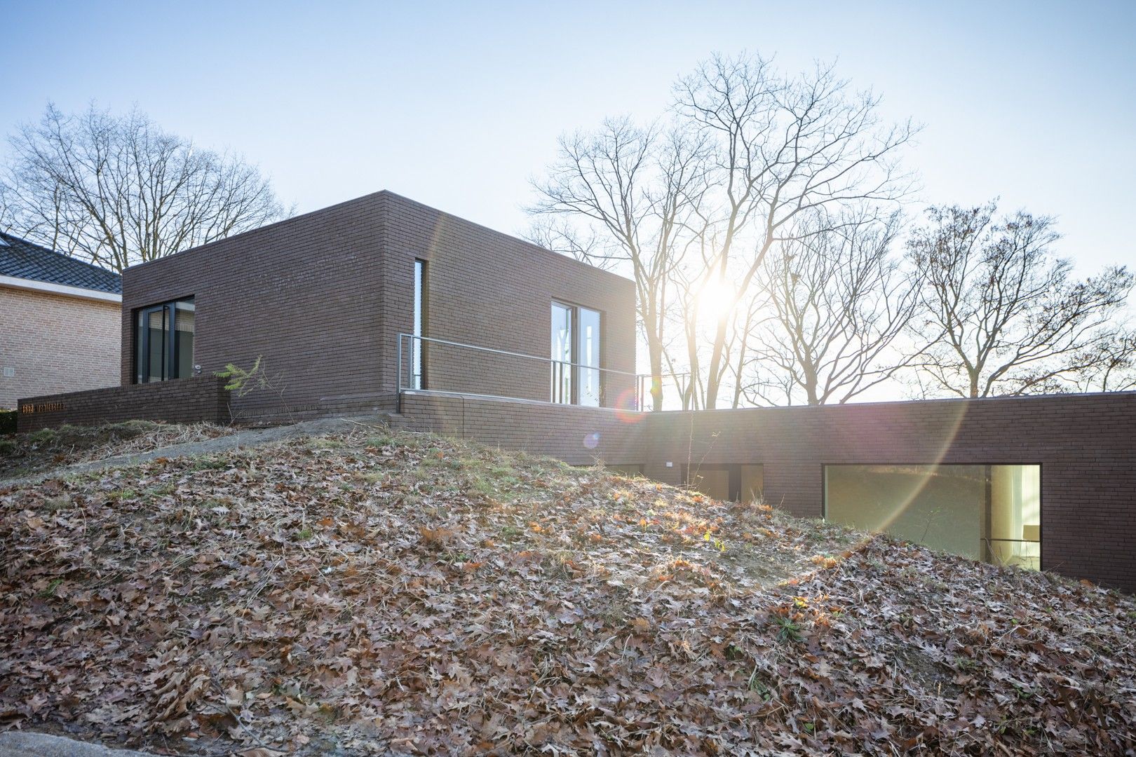 Compacte kantoor- of bureauruimte met eigen ingang in het groen foto 7