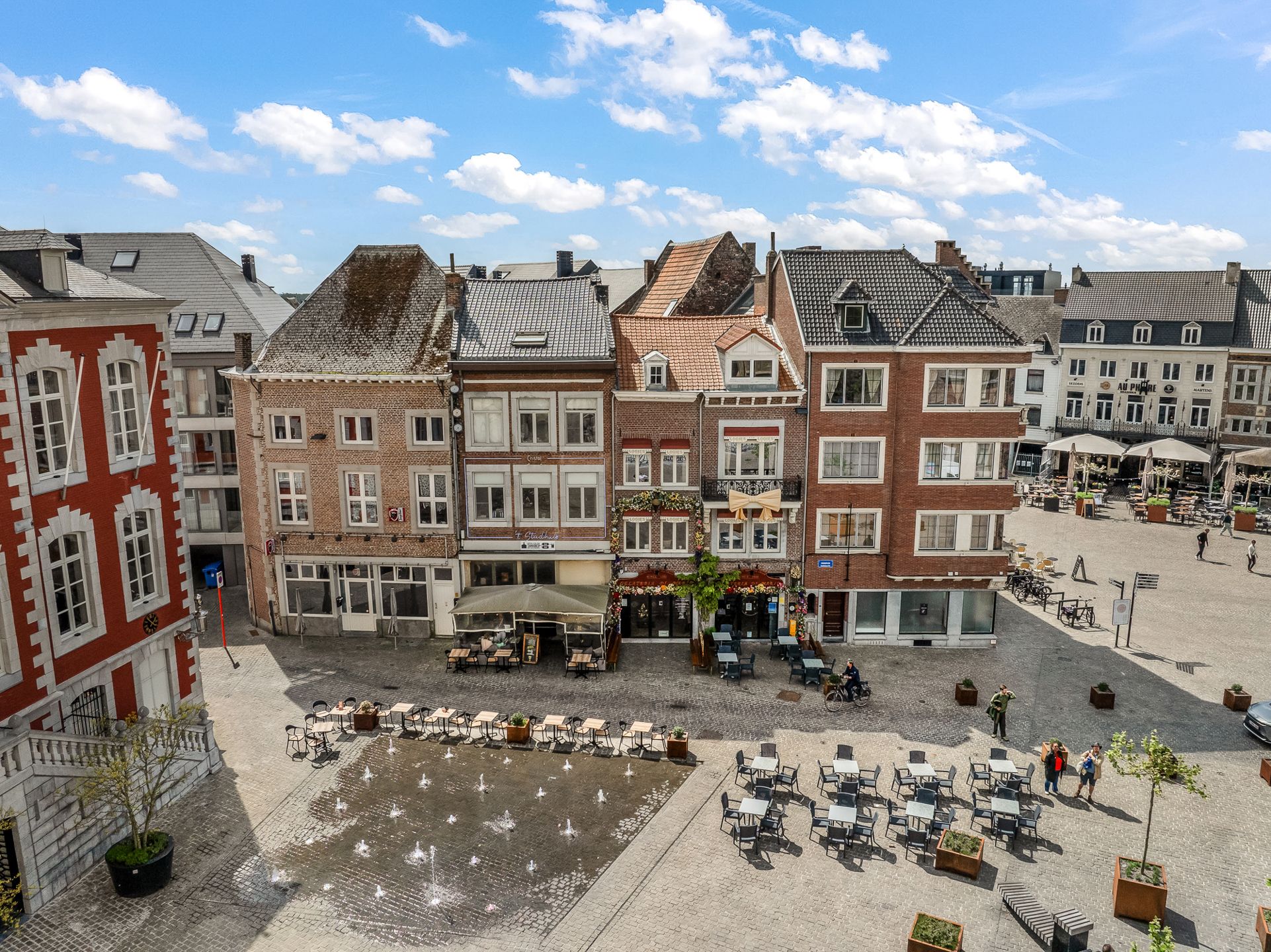 Karaktervol handelspand met gerenommeerd ijssalon en B&B foto {{pictureIndex}}