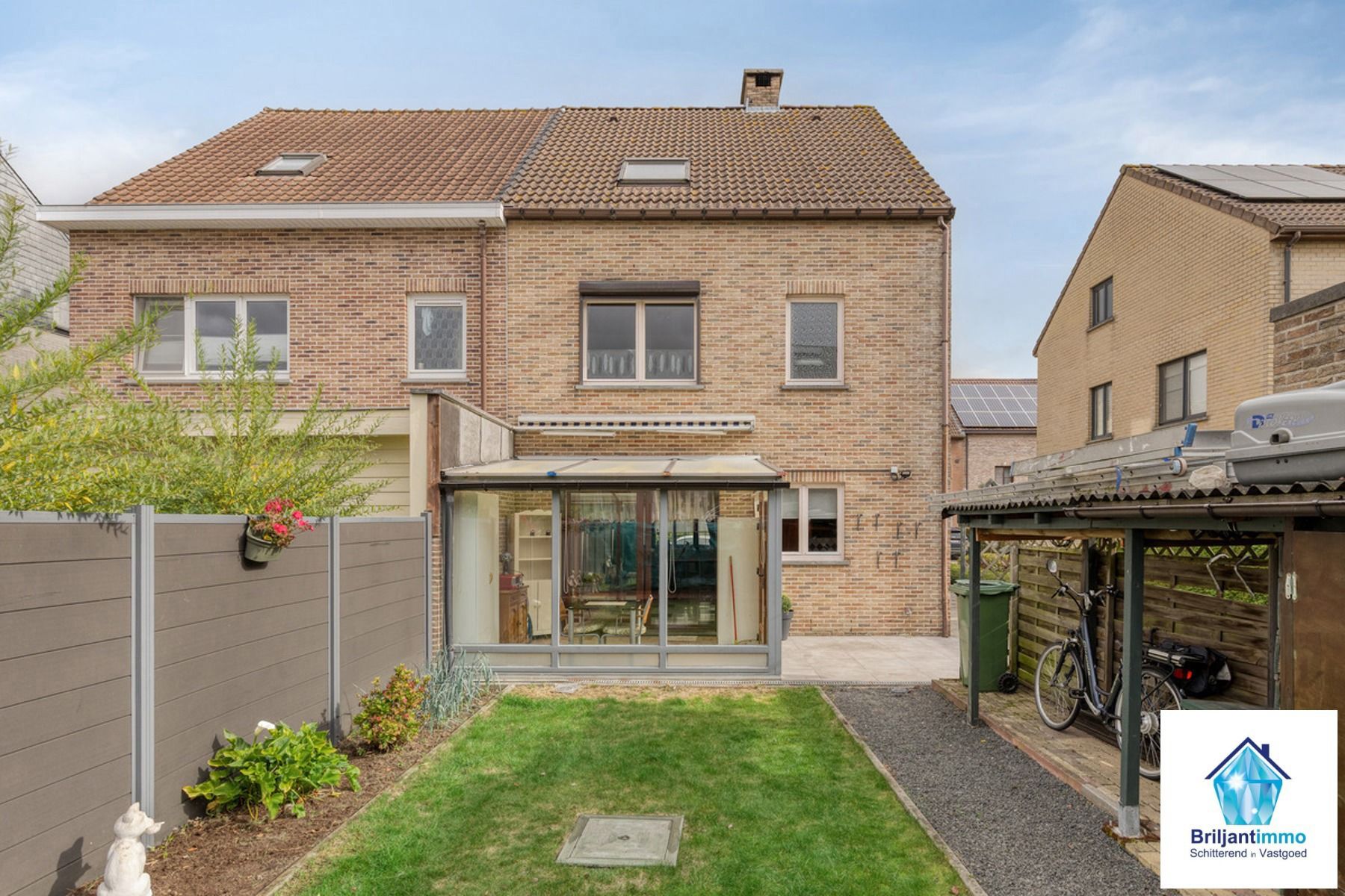 Halfopen bebouwing met veel ruimte op toplocatie foto 33