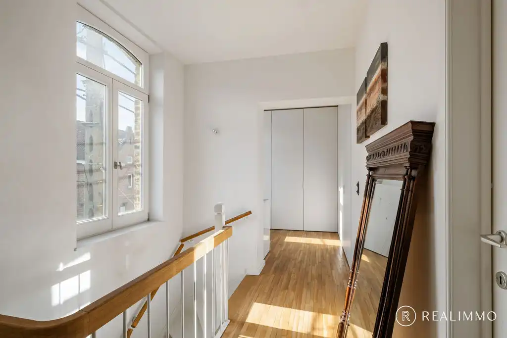 Authentiek gerenoveerde woning met ruim terras in hartje Avelgem foto 10