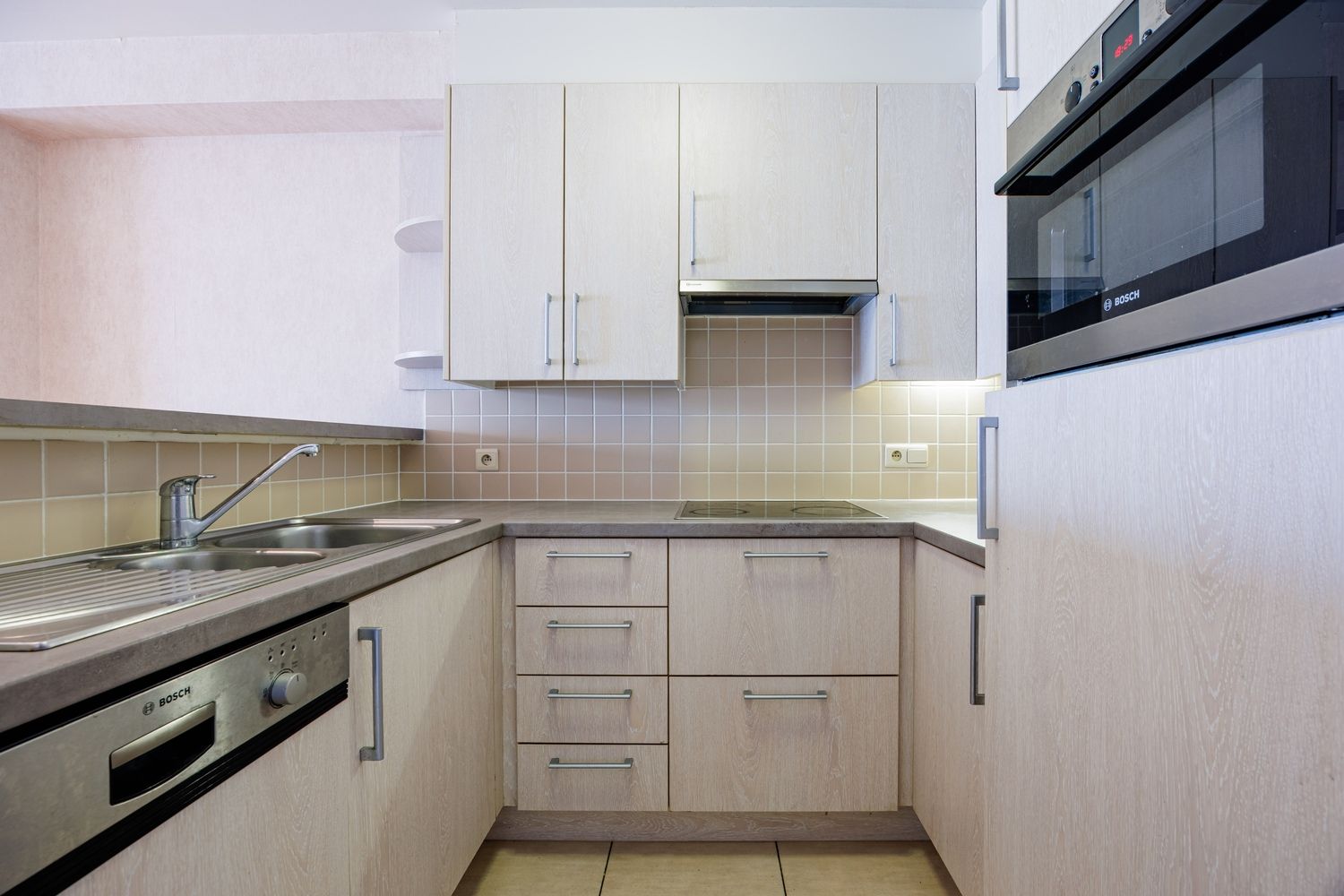 1 slaapkamerappartement met frontaal zeezicht op de zeedijk van Blankenberge foto 9