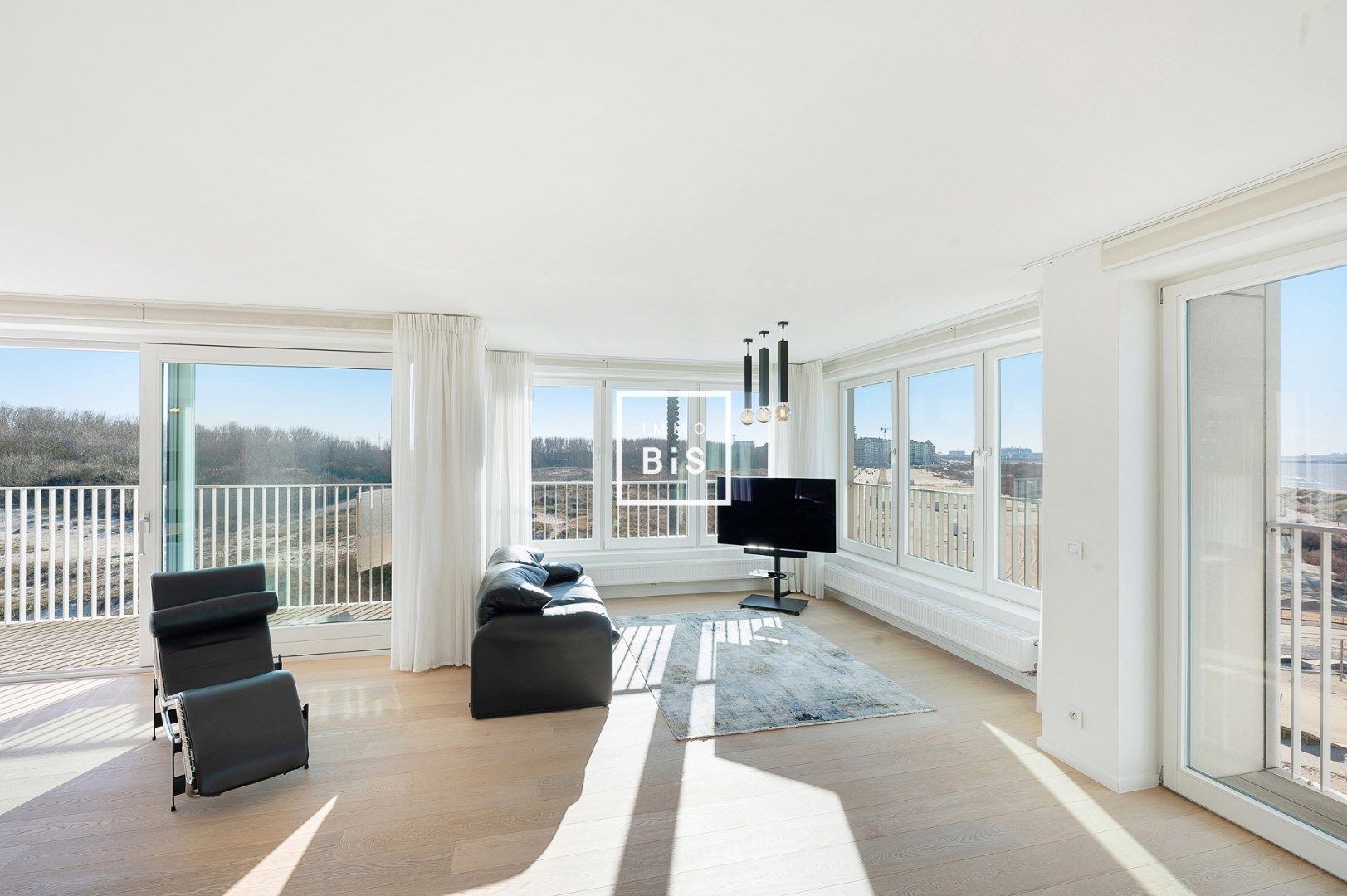 Ruim hoekappartement met zonneterrassen in de recente residentie Cap Horn foto 2