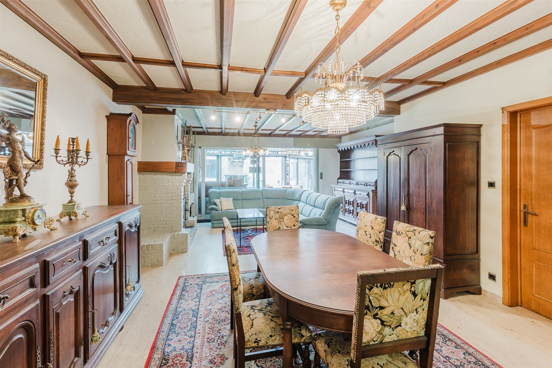 Ruime woning met 5(!) slaapkamers, dakterras en tuin foto 7