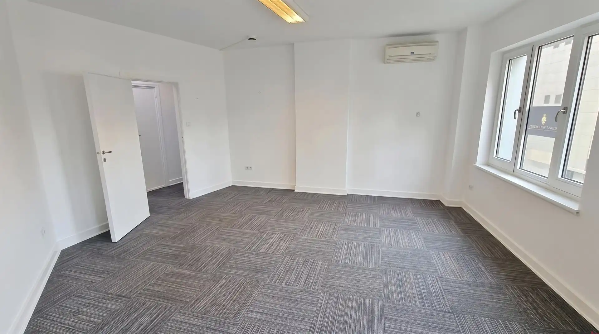 Zeer centraal gelegen kantoorruimte (1e verdieping) foto 7