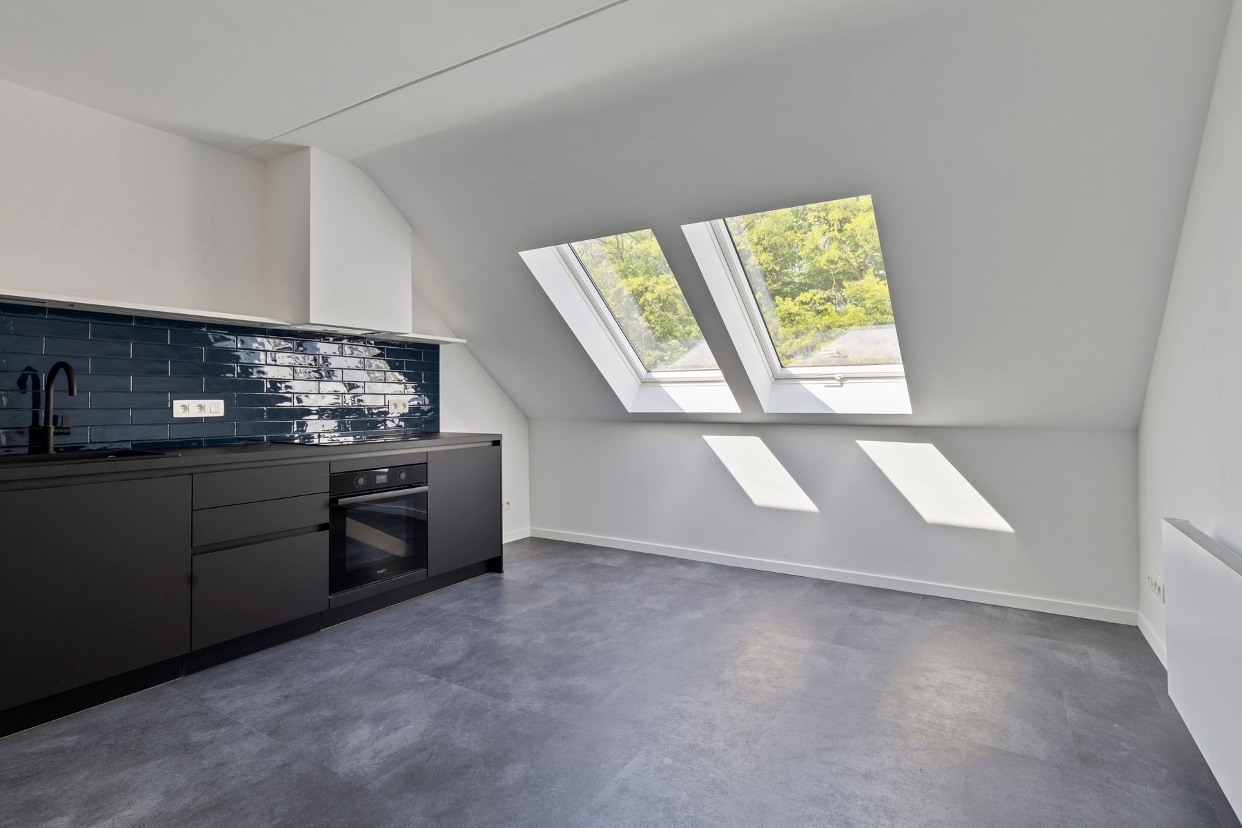 Ruime lichtrijke studio's nabij Gasthuisberg foto {{pictureIndex}}