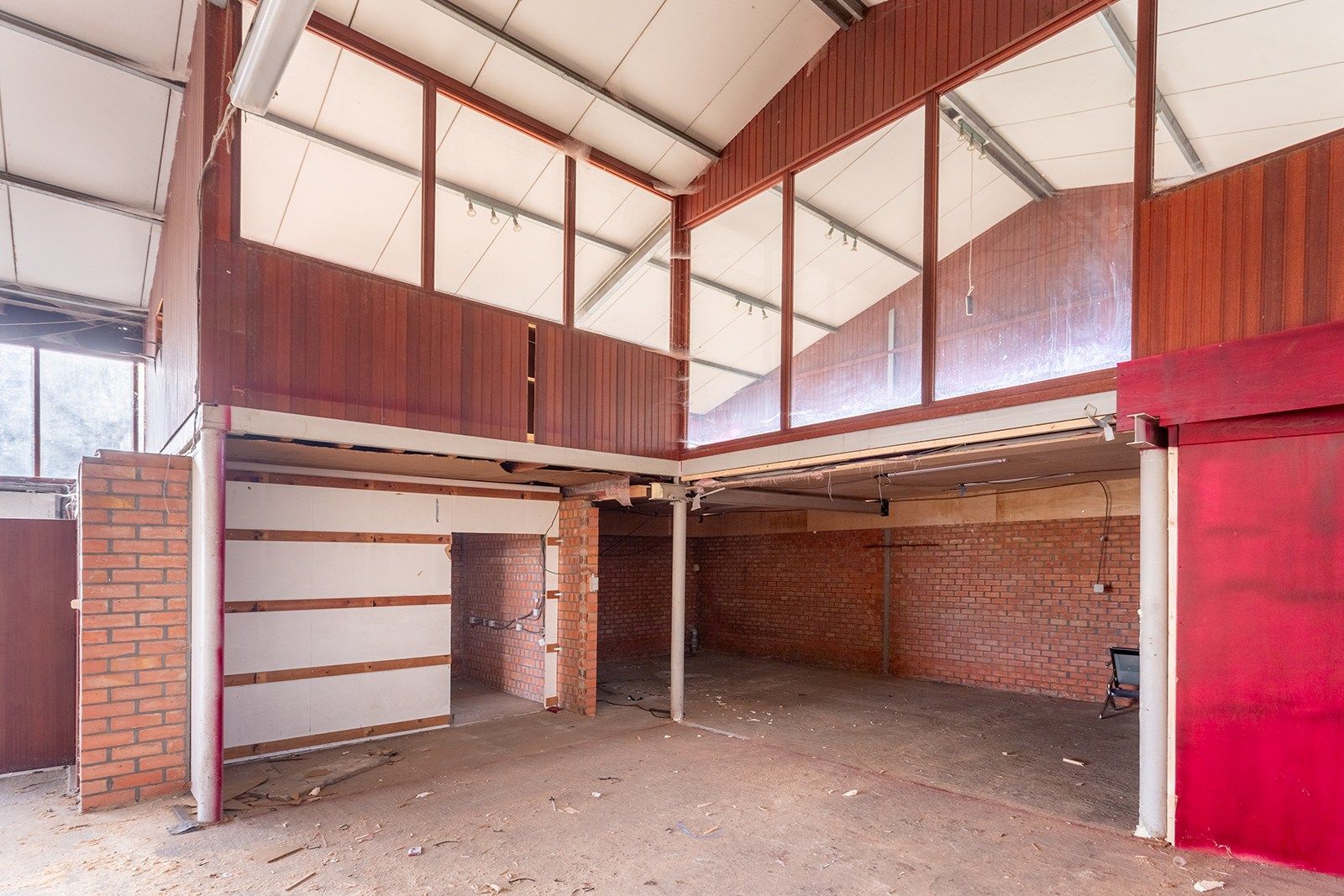 Villa met grote tuin, magazijn én weiland foto 25