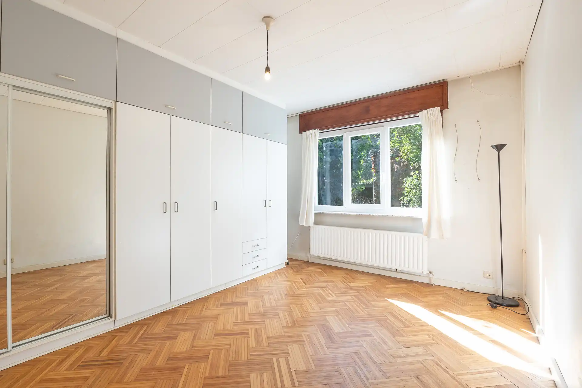 Ruime, te renoveren laagbouwvilla in doodlopende straat. foto 11