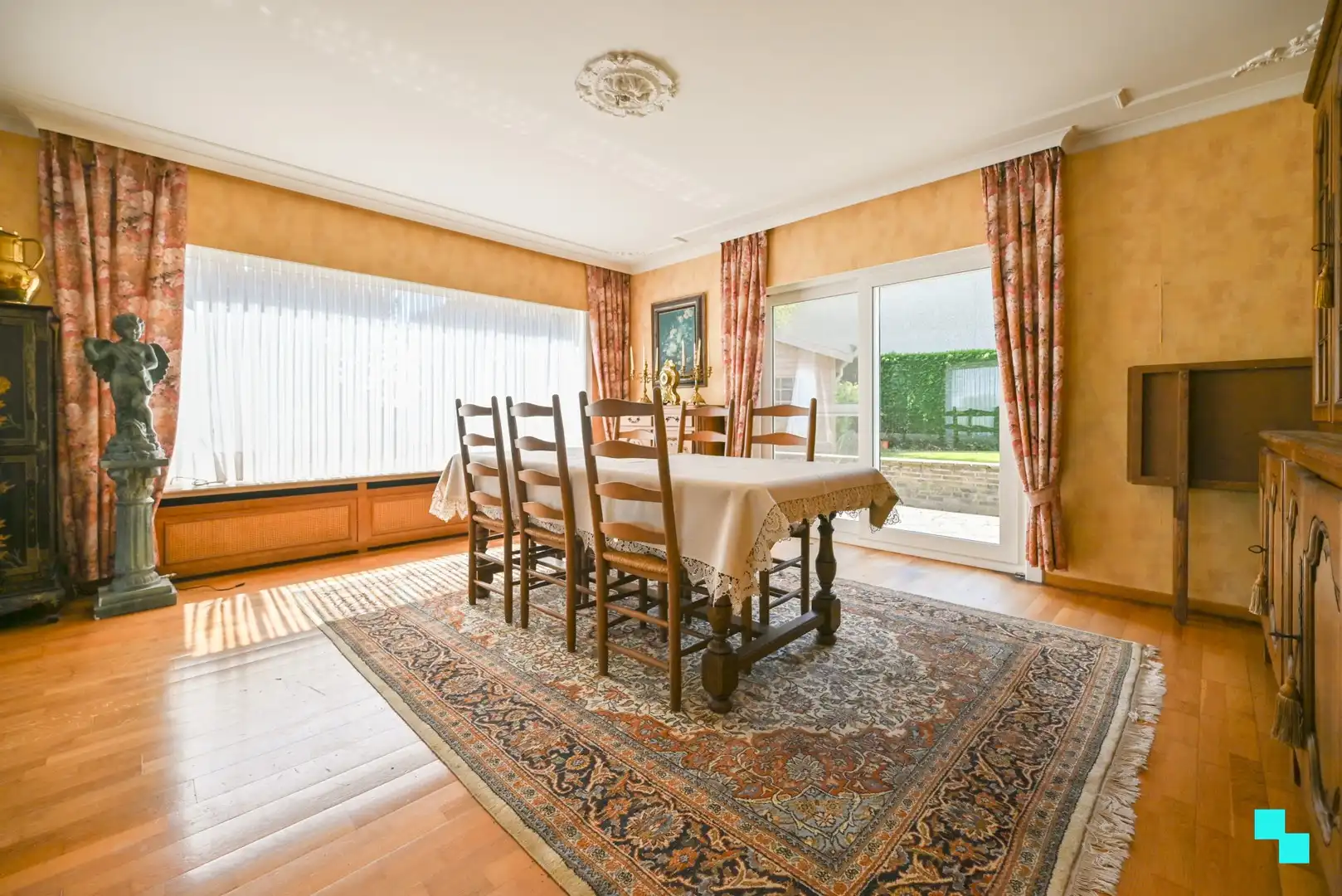Zeer ruime te renoveren woning met vijf slaapkamers te Bosmolens foto 11