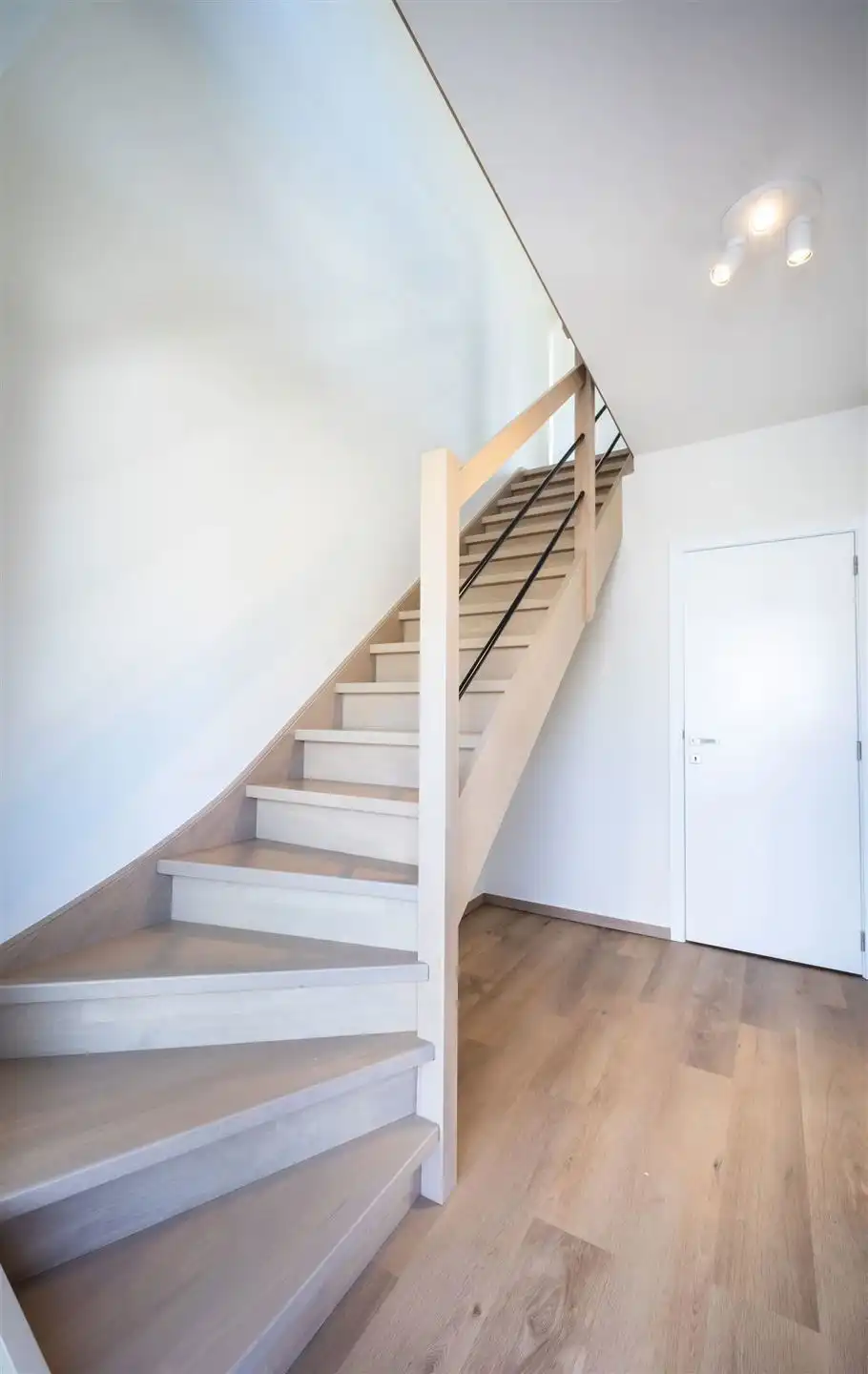 Nieuwe villa - 4 slaapkamers in een nieuwe woonwijk foto 7