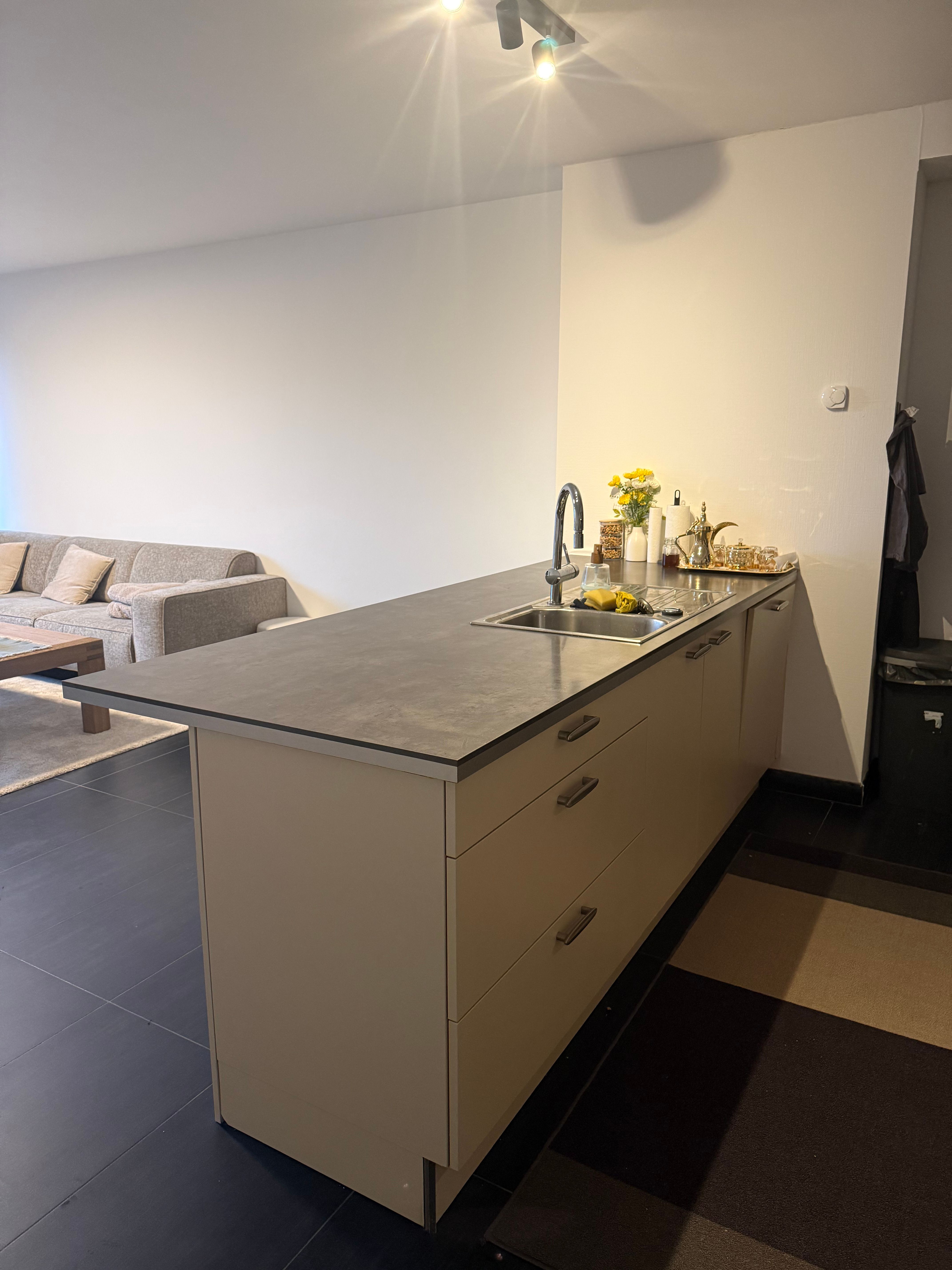 Ruim, energiezuinig triplex-appartement met terras in het hart van Lanaken foto 6