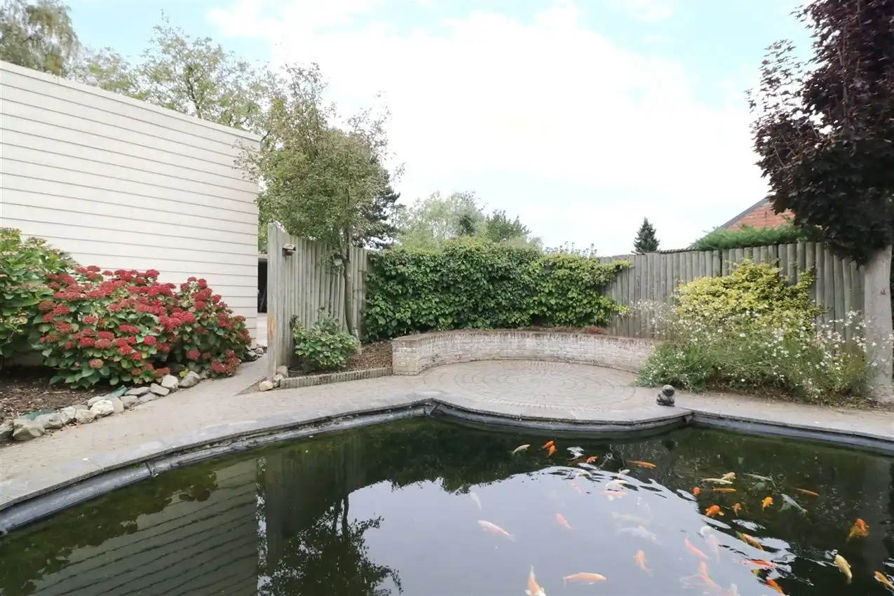 label c, nabij station, garage voor vijf wagens foto 5