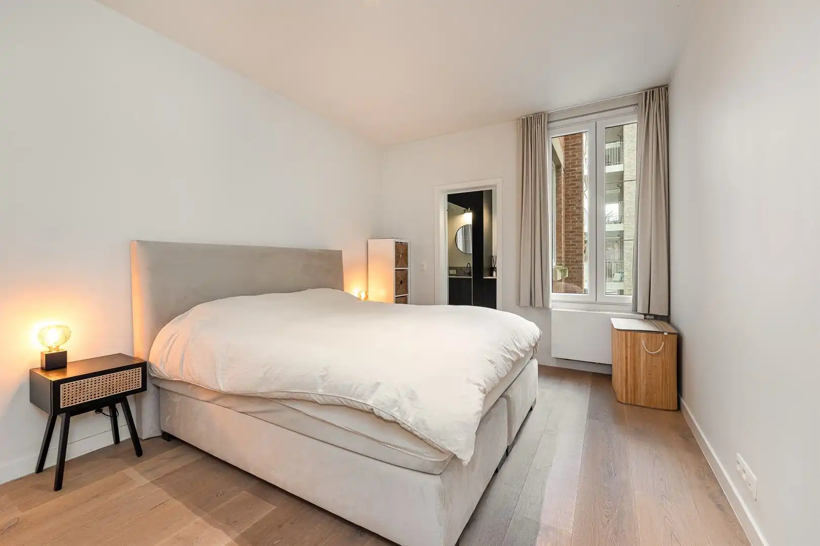 Wegdromen in een Art-deco appartement foto 11