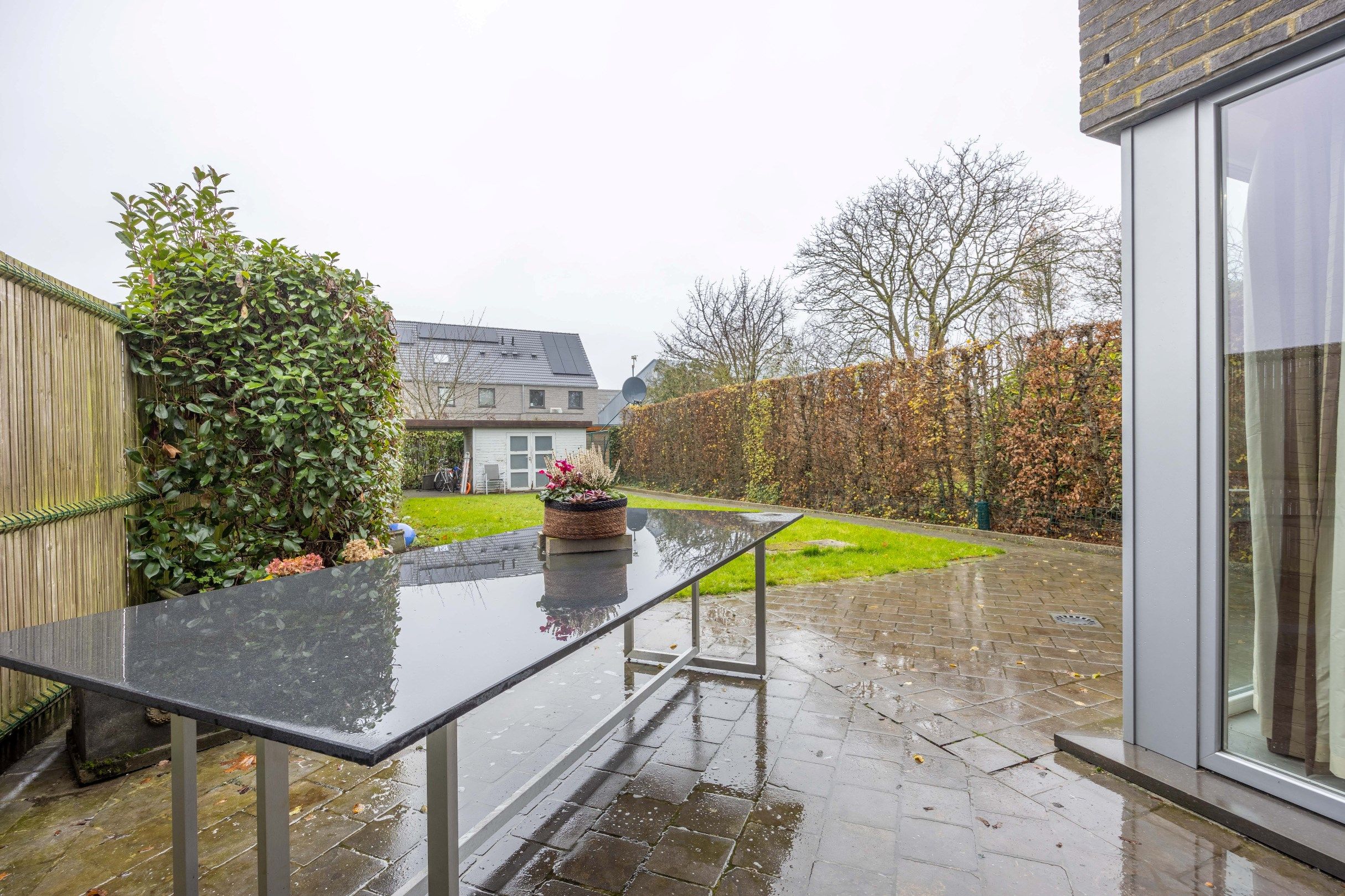 HOB MET CARPORT OP RUSTIGE LOCATIE foto 18