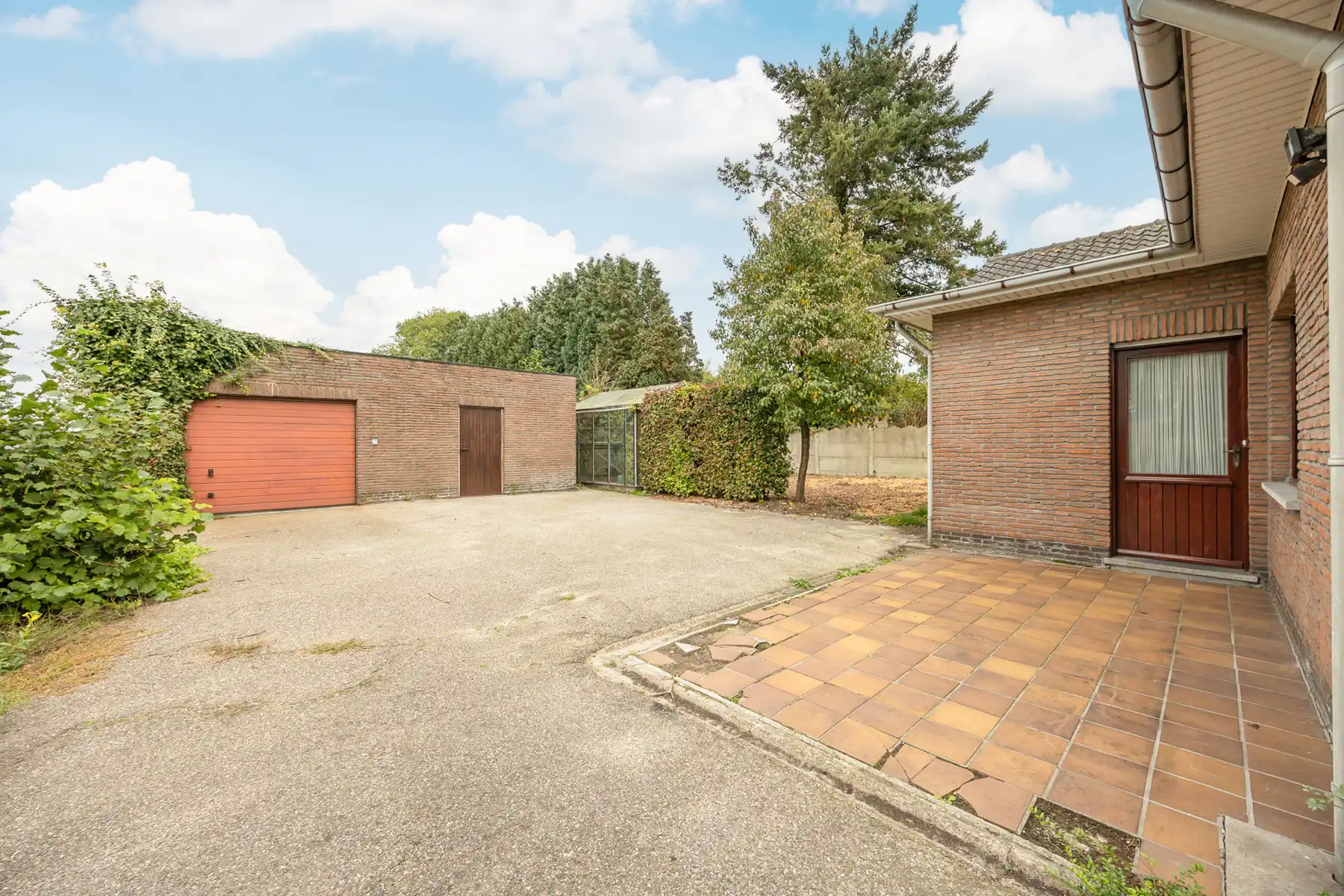 Laagbouwwoning met 3 slaapkamers en garage op een perceel van 629m².  foto 18
