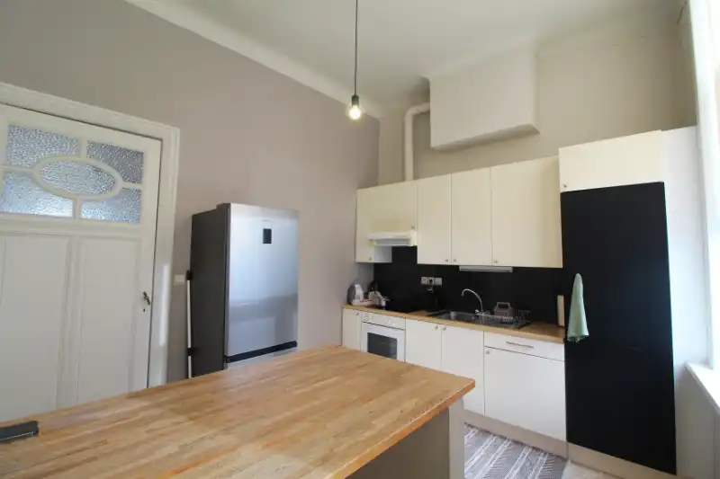 Ruim duplex appartement te huur in het hart van Roeselare foto 4