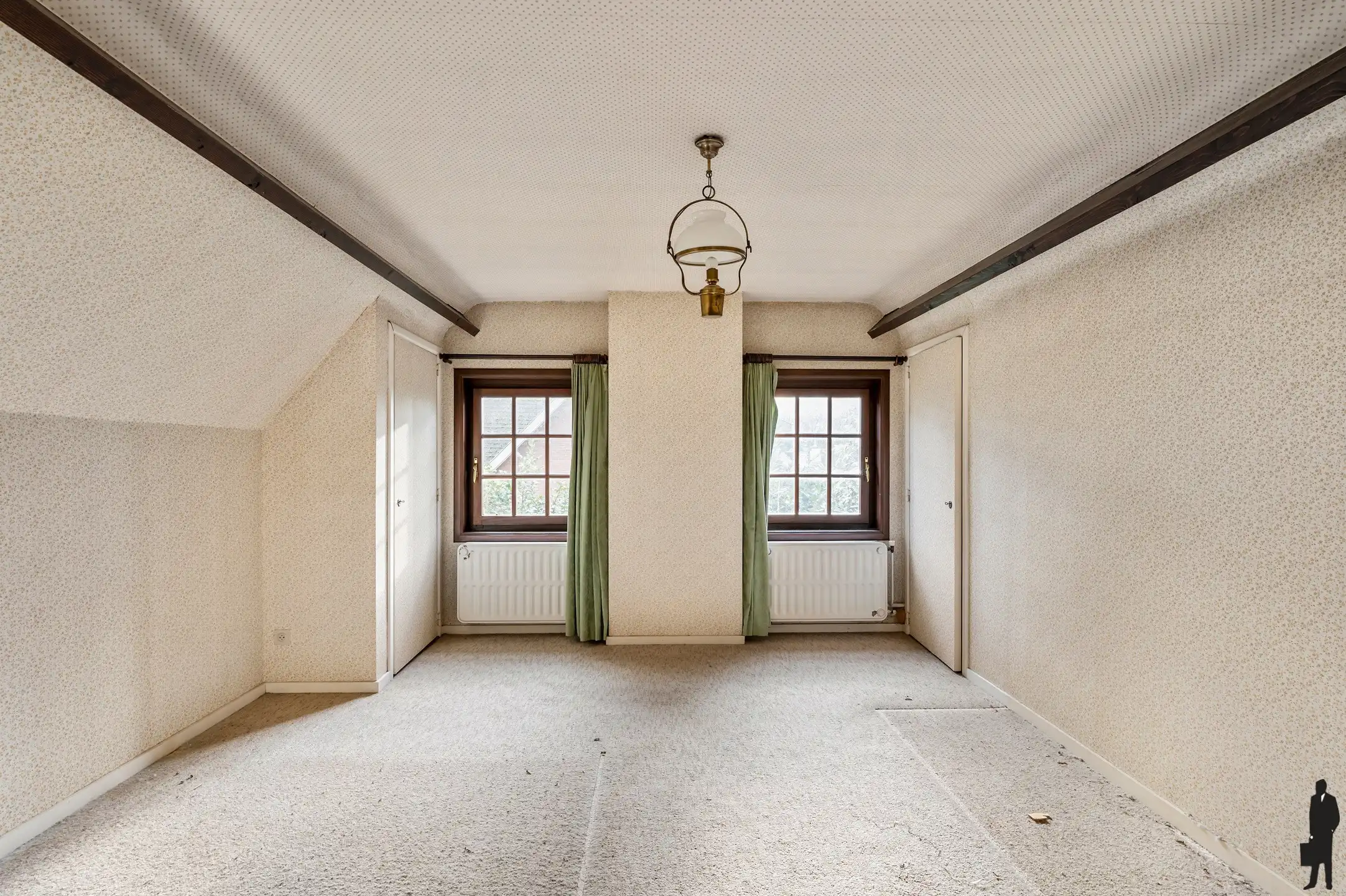 Te renoveren villa, in een bijzonder groene en residentiële omgeving!  foto 23