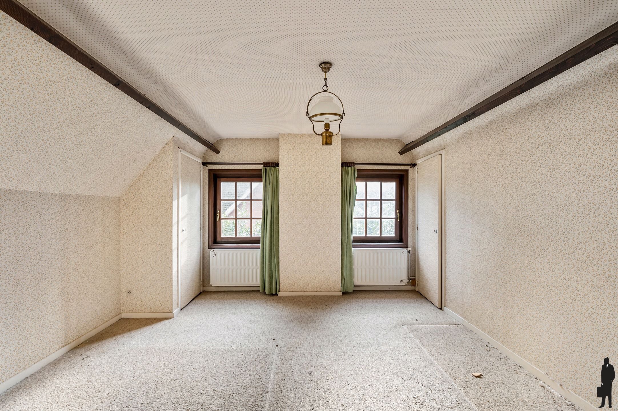 Te renoveren villa, in een bijzonder groene en residentiële omgeving!  foto 23