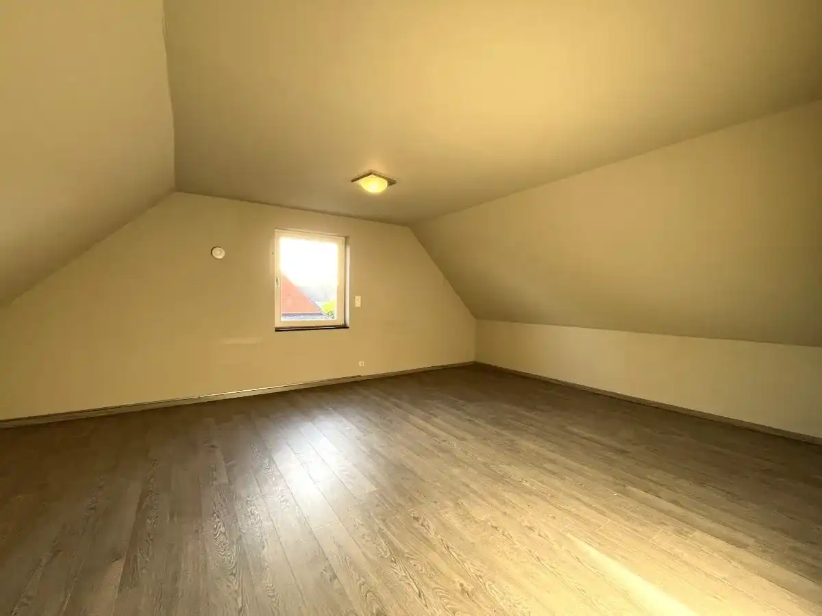Oostnieuwkerke – Woning met 3 slaapkamers, tuin en carport foto 10