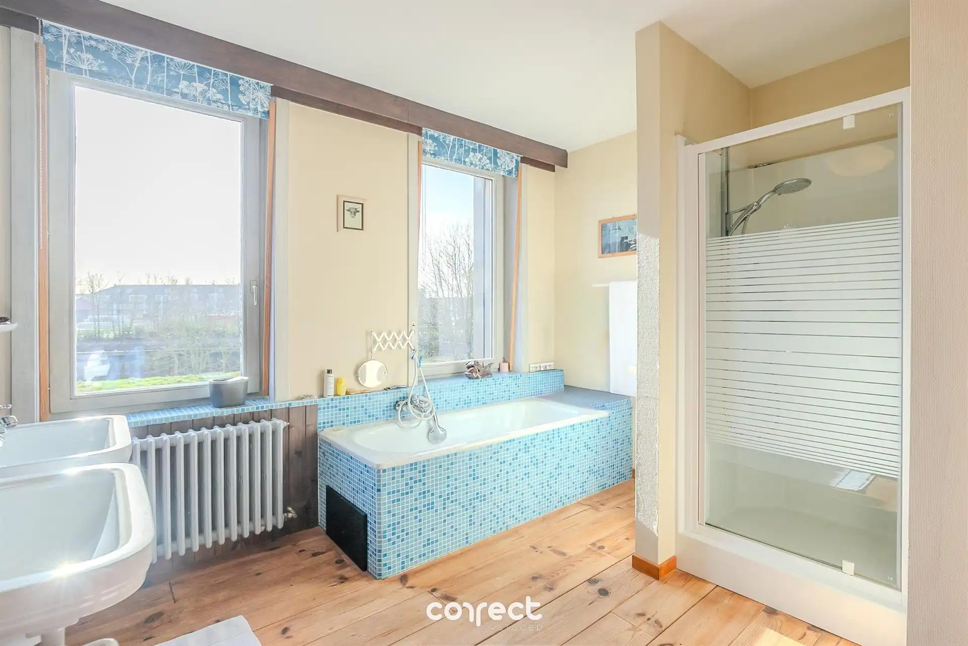 Karaktervolle, ruime gerenoveerde woning met oprit, garage en zuidgerichte tuin. foto 18