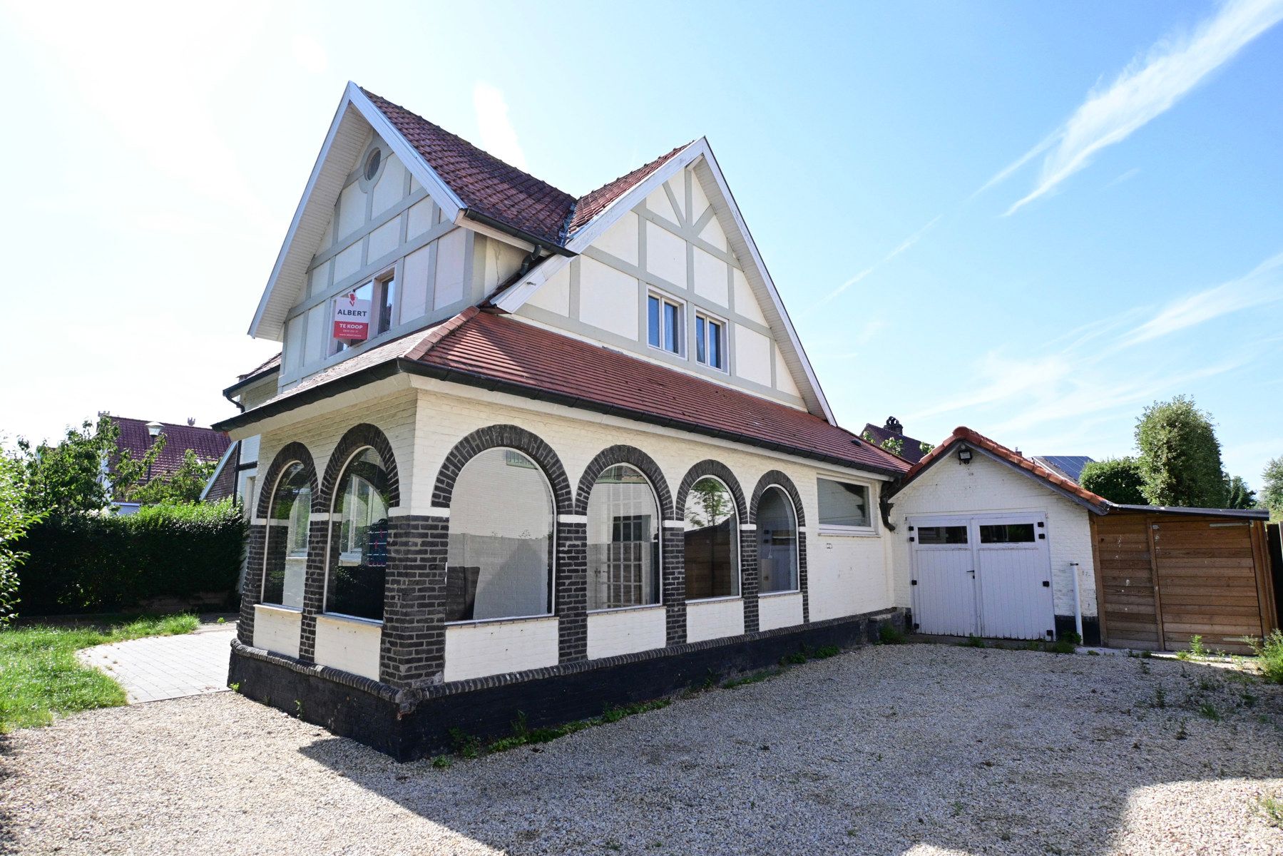 Hoofdfoto van de publicatie: Zeer charmante halfopen woning vlakbij de duinen te Bredene.