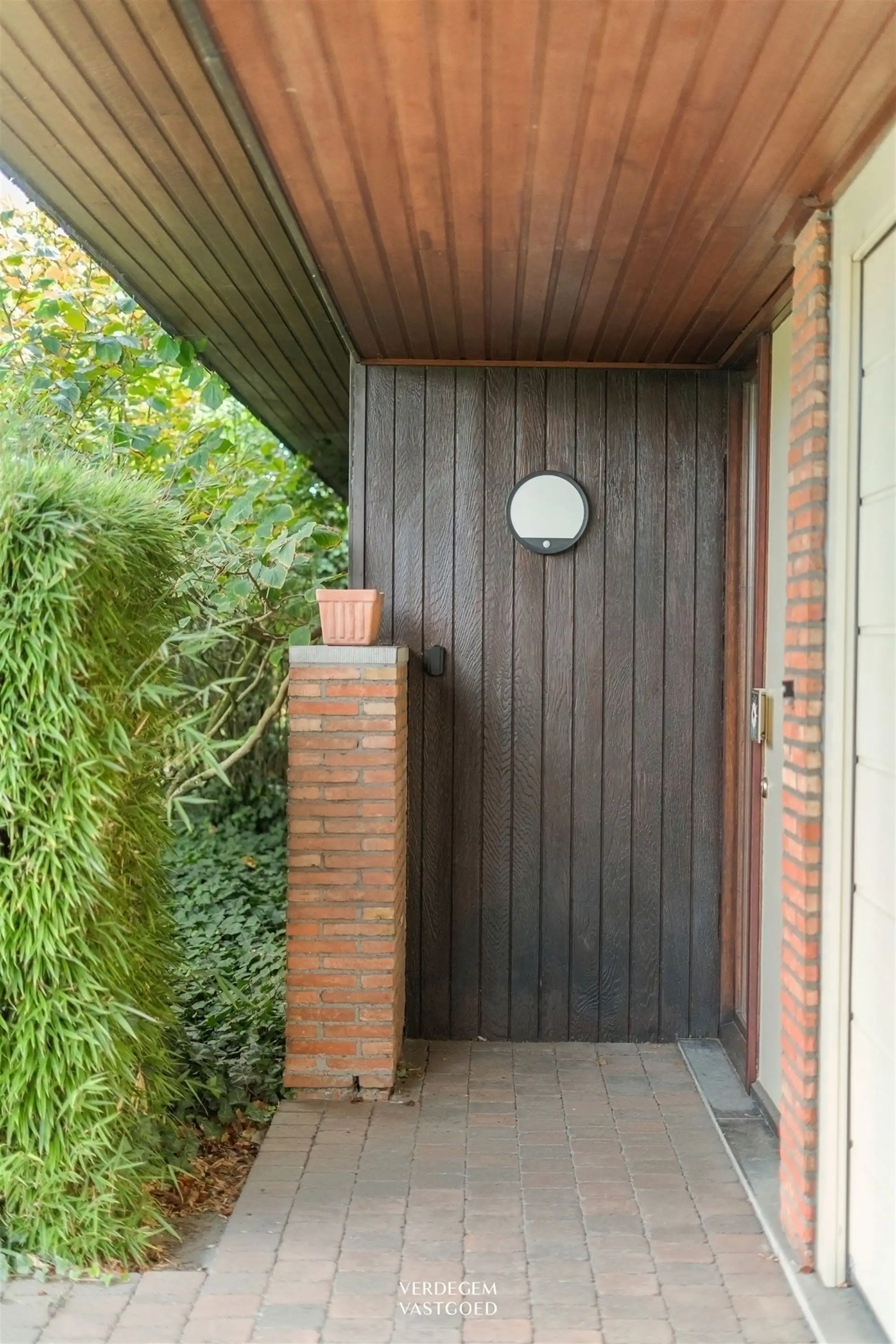 Ruime jaren '60 woning met uitstraling, 4+ slaapkamers in rustige en gegeerde Calonwijk foto 2