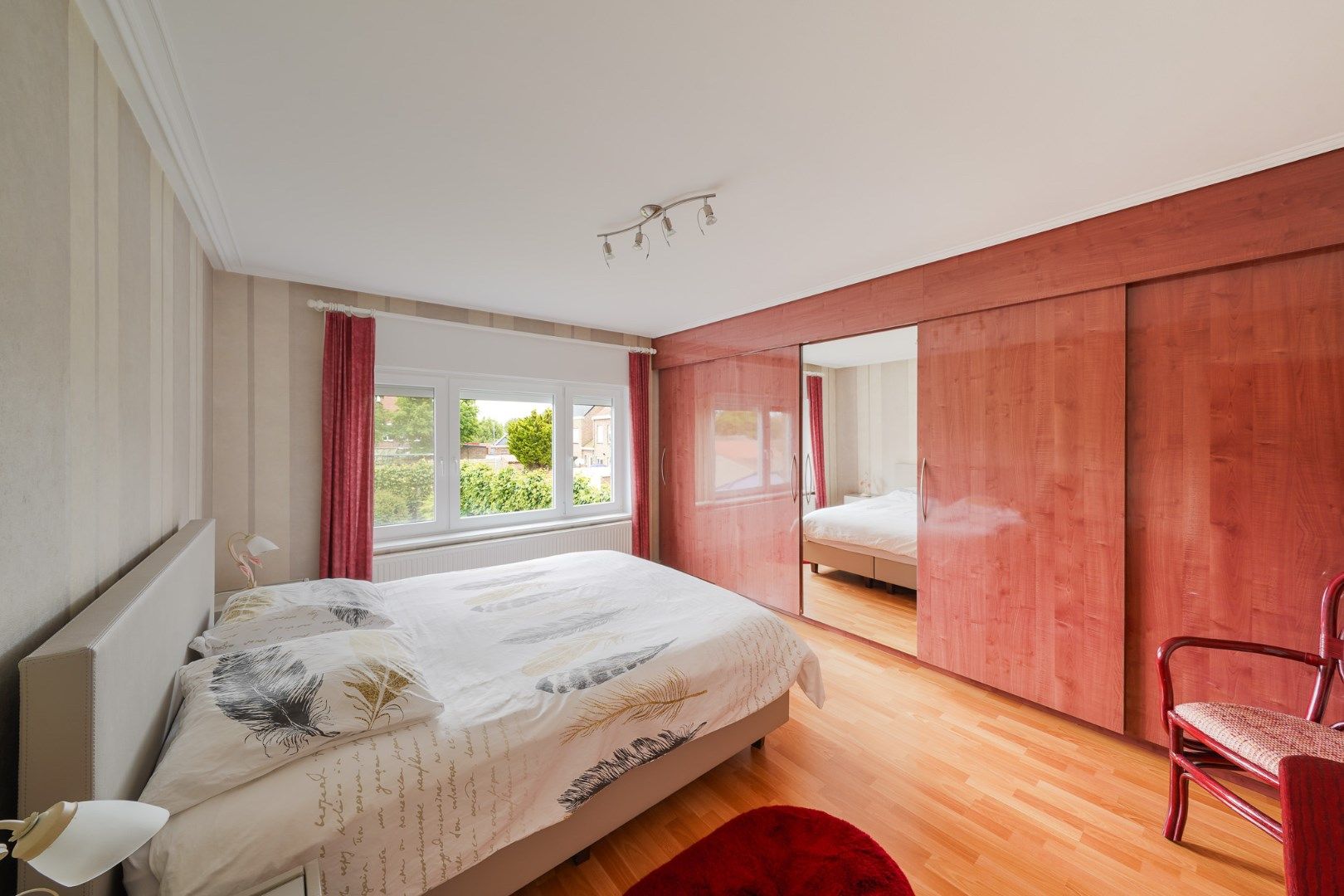 Instapklare, uitstekend onderhouden woning in hartje Oudenburg. foto 13