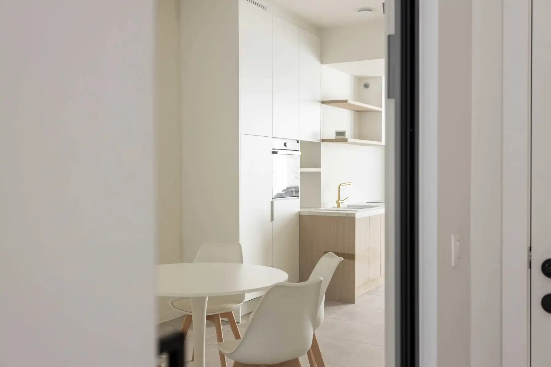 Kwalitatief gerenoveerde woning in centrum Aalst. foto 3
