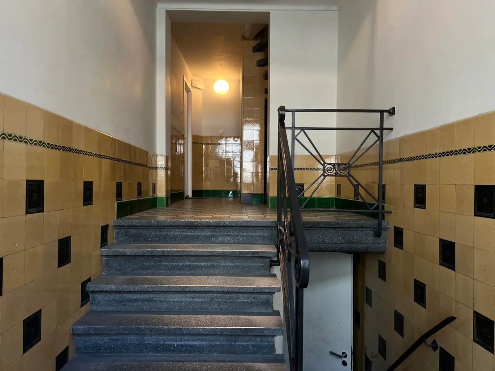 Stijlvol gemeubeld 2-SLK appartement op toplocatie Zurenborg foto 12