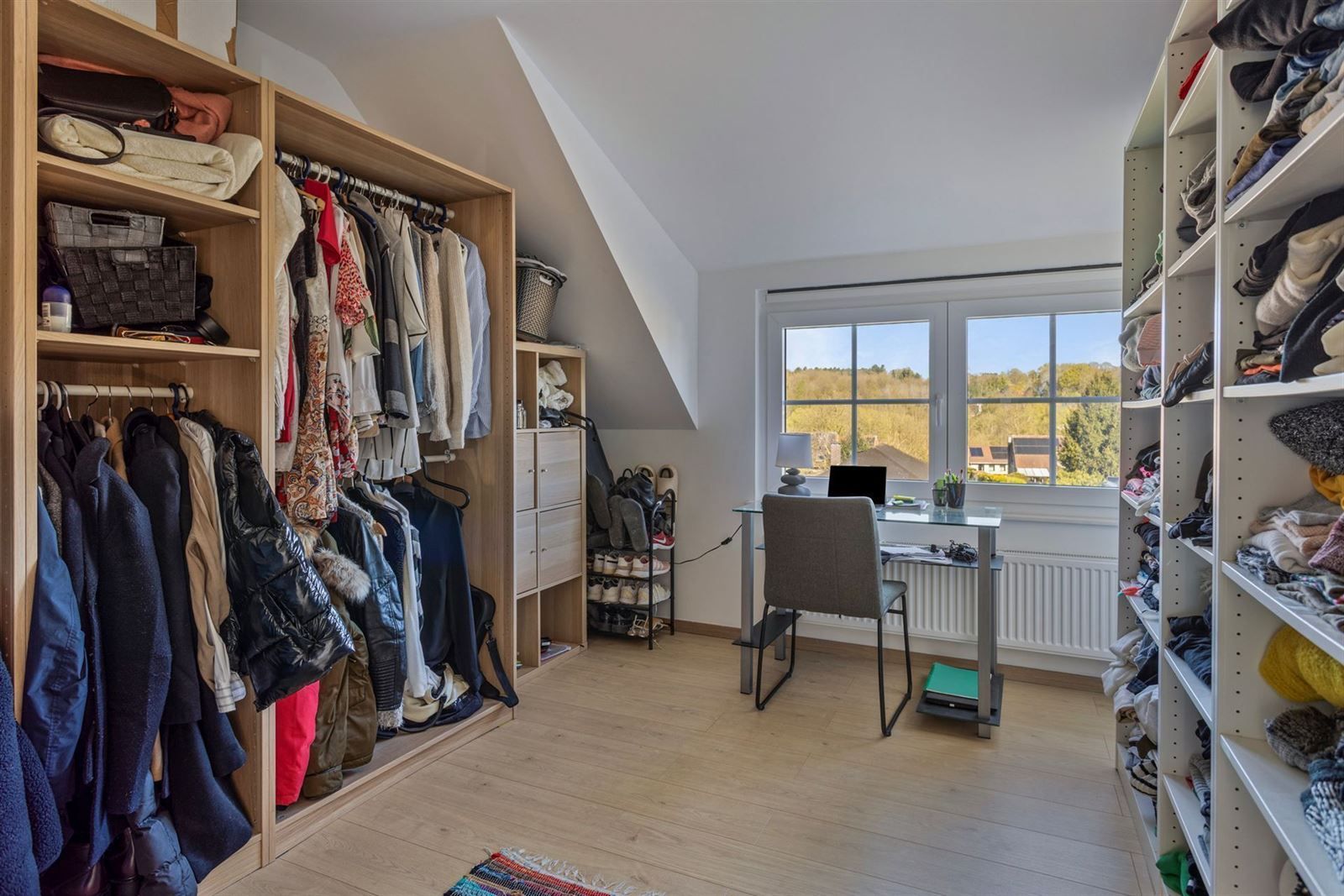Volledig gerenoveerde woning met 3 slaapkamers, garage en prachtige tuin foto 18