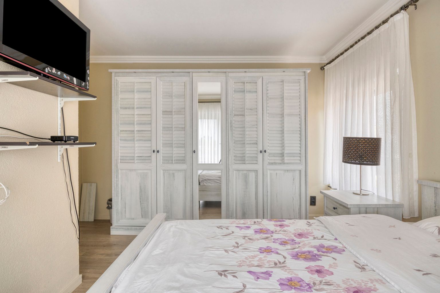 Ruime en gerenoveerde 3-gevelwoning met 4 slaapkamers foto 15