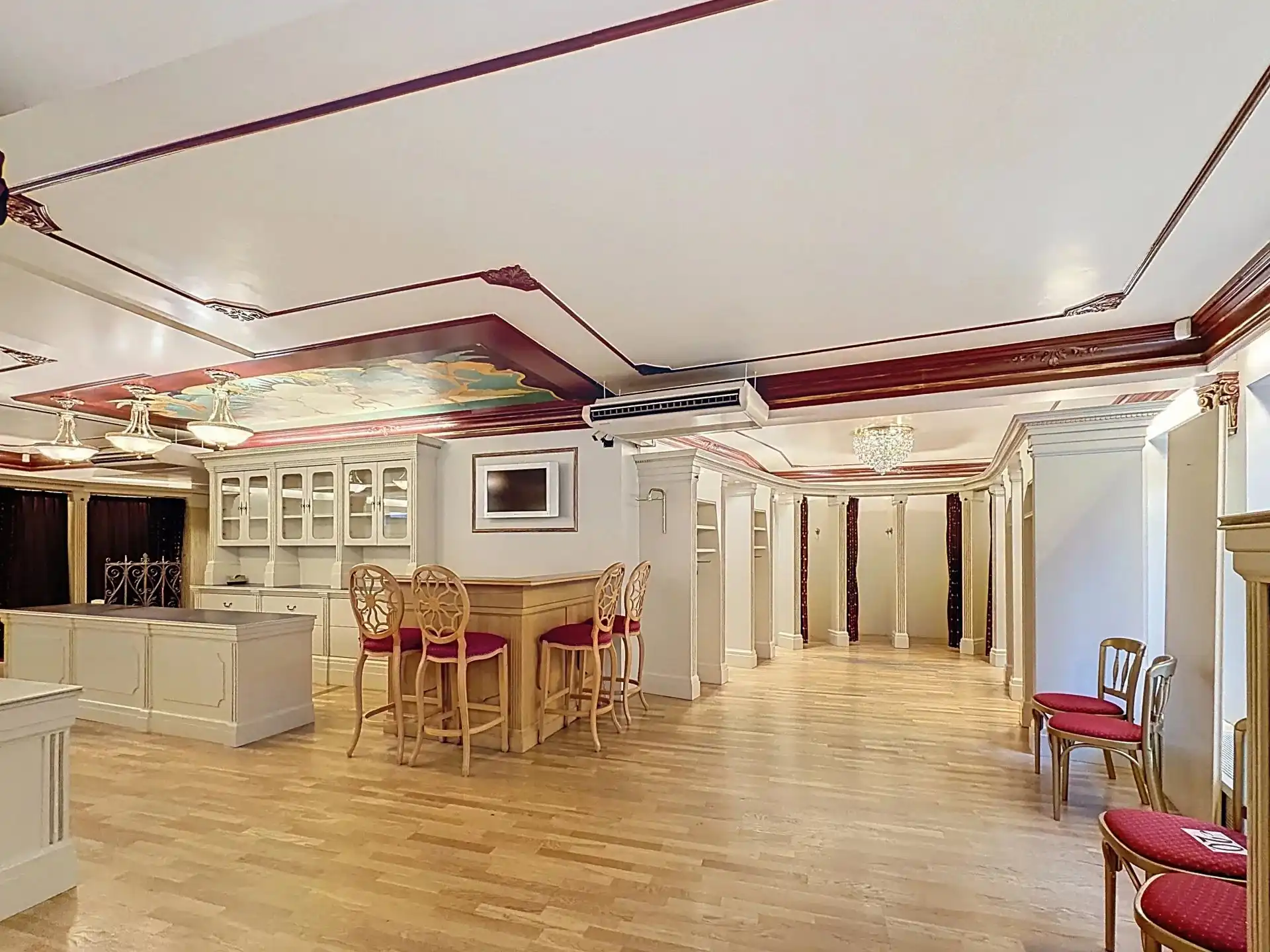 Ruim handelspand met kantoor en keuken op toplocatie. foto 6