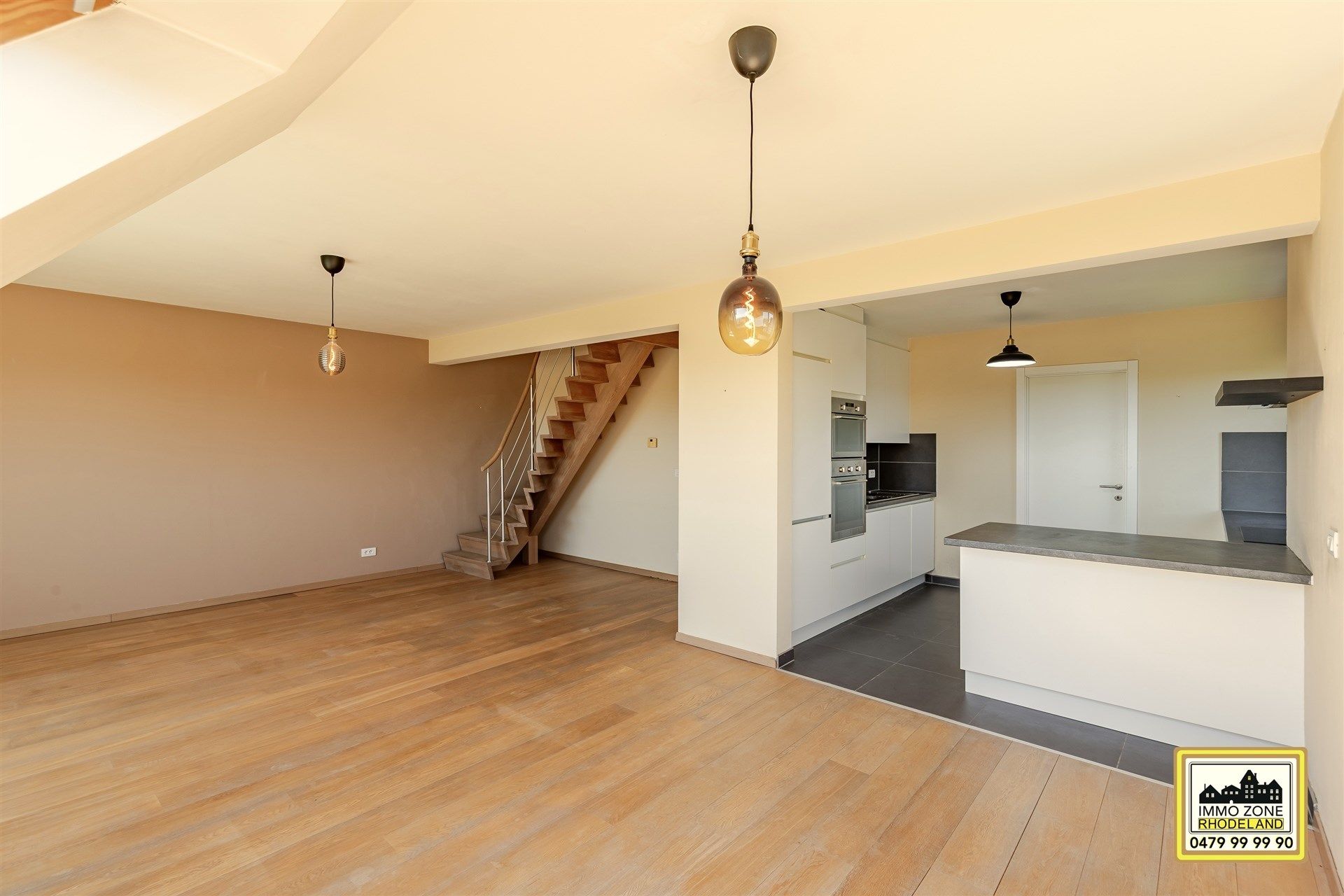 Ruime duplex met 3 slaapkamers met terras.  foto 4