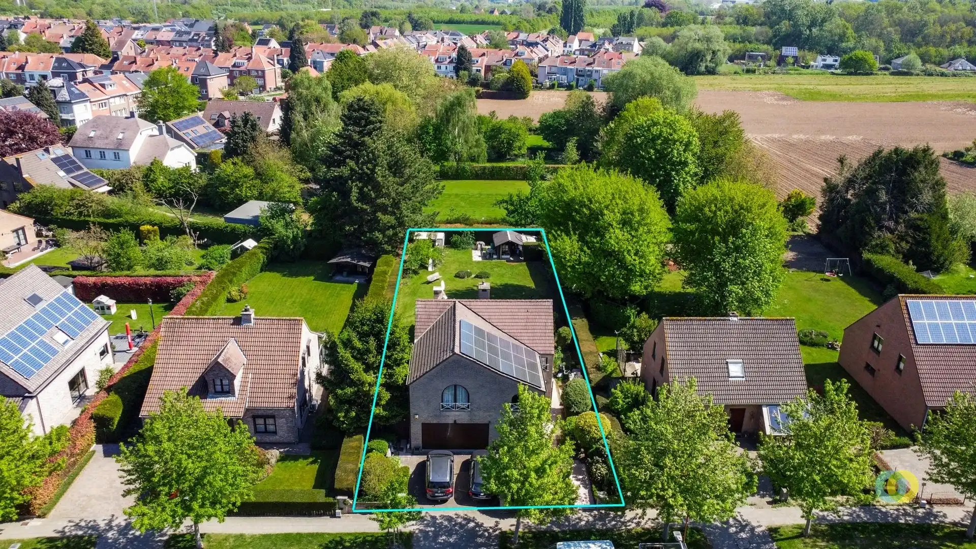 Ruime villa met 4 slaapkamers, bureau en garage   foto 2