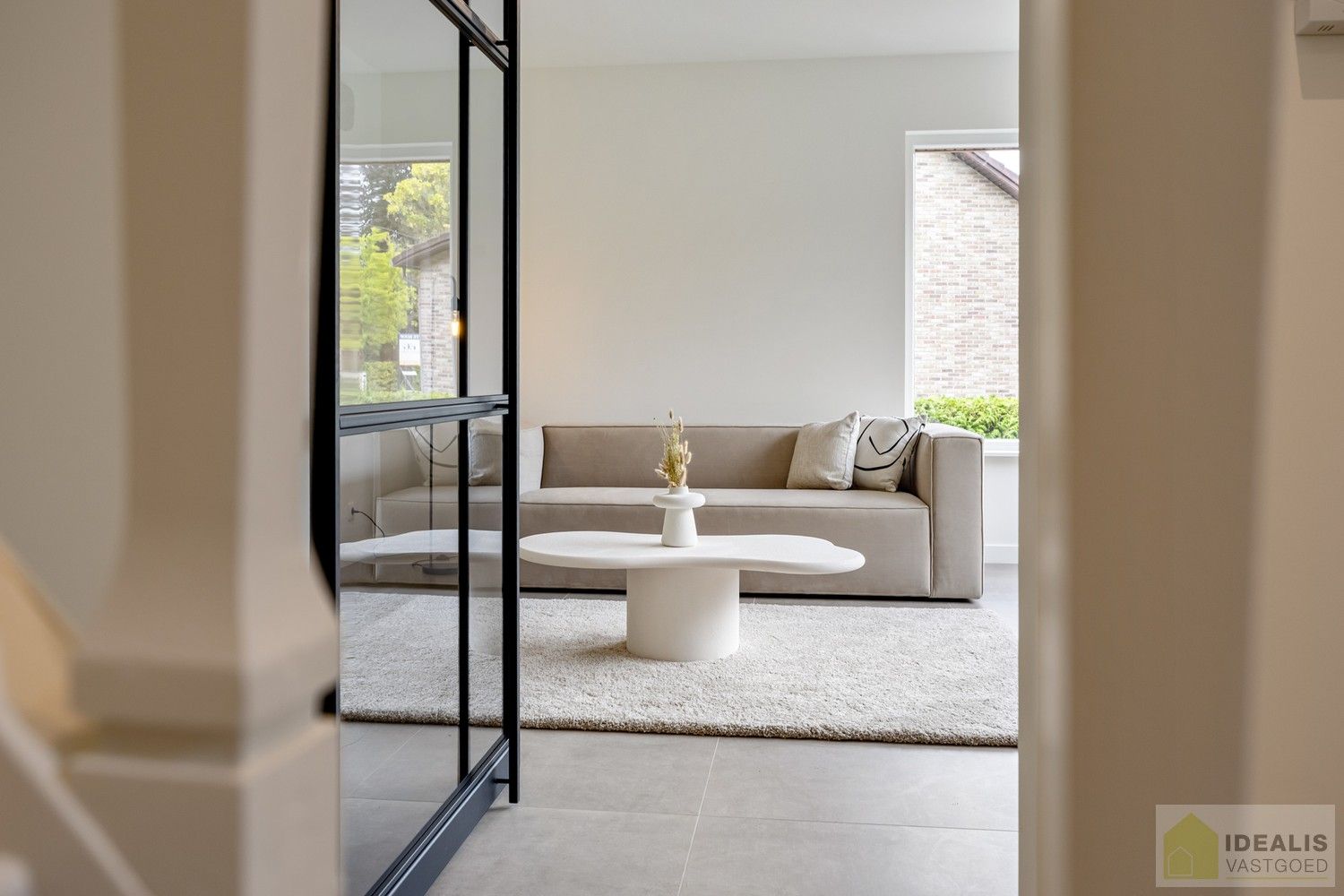 PRACHTIG GELEGEN EN INSTAPKLARE VILLA IN NIEUWBOUWSTAAT! foto 15