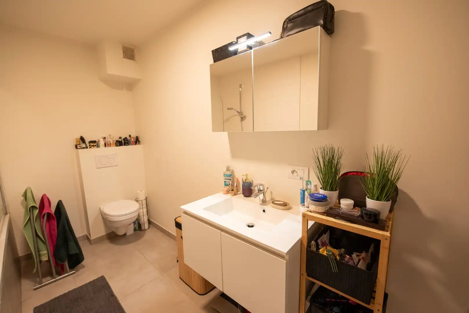 Instapklaar lichtrijk appartement met 2 slaapkamer, garagebox en zéér ruim terras! foto 11