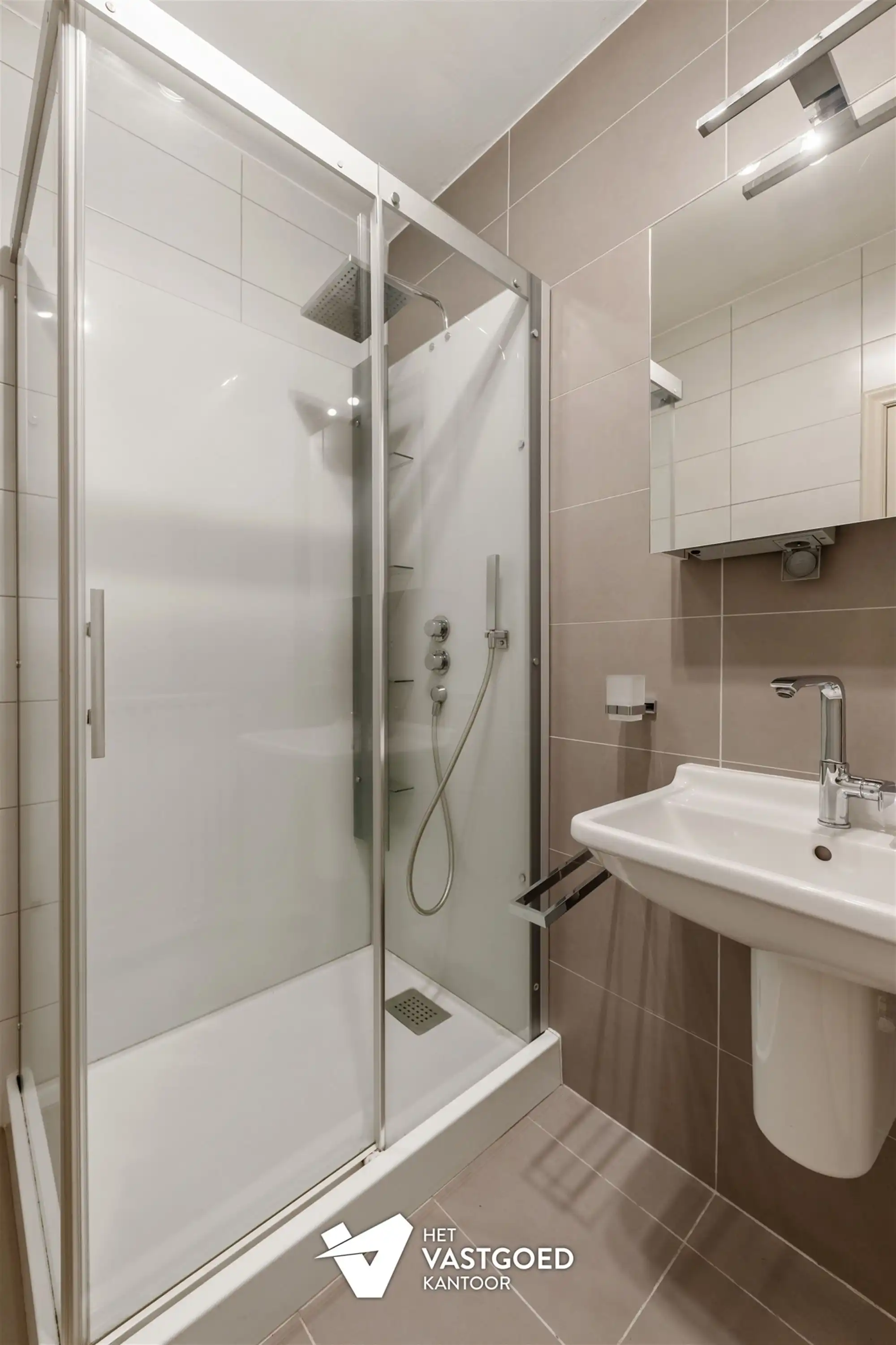 INSTAPKLARE GELIJKVLOERSE WONING OP RUSTIGE LIGGING foto 15