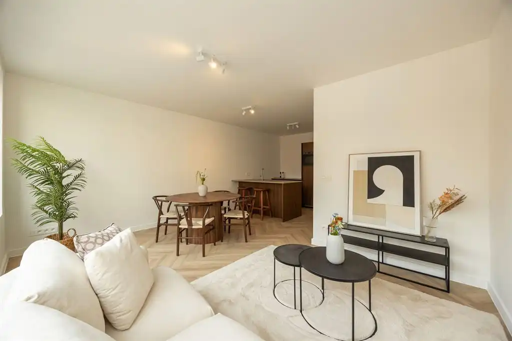 Gerenoveerd appartement met 2 slaapkamers foto 2