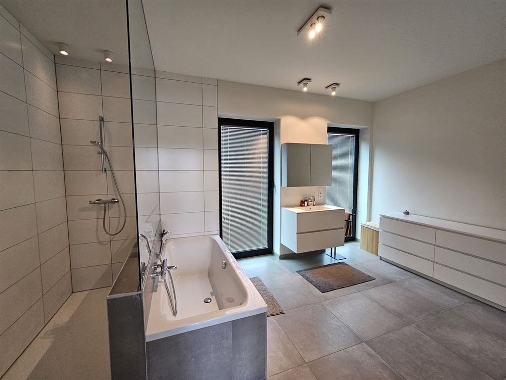 prachtig afgewerkte woning foto 22