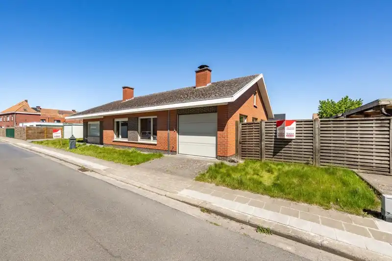 Alleenstaande gelijkvloerse woning met tuin, 3 slaapkamers en inpandige garage centrum wakken TE KOOP foto 3