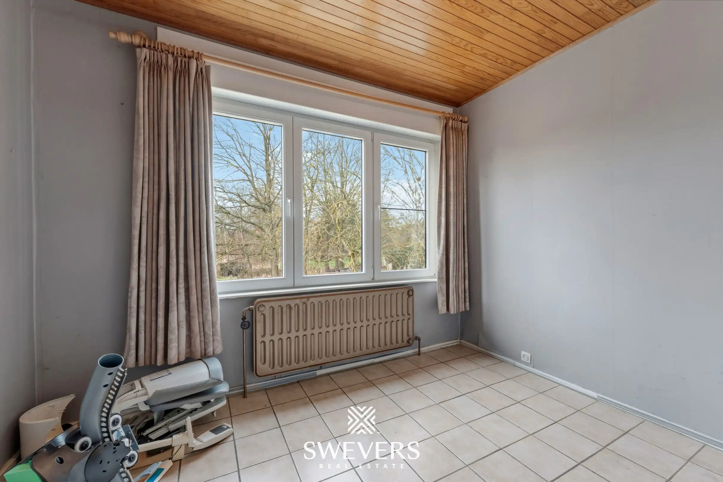 Bel-etage woning, 3 slpk, met aansluitende weide en vergunde stallingen en aparte weide, in totaal op 85a52ca foto 17