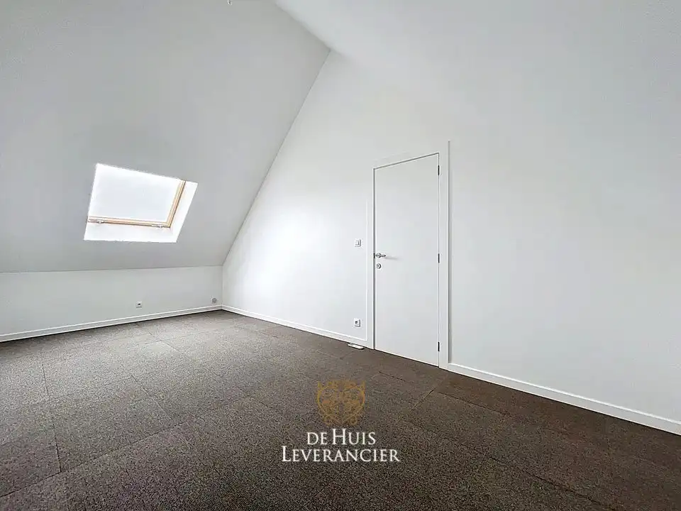 Stijlvol gerenoveerd energiezuinig duplex-appartement (3 slaapkamers – 137 m²) met tuin foto 21