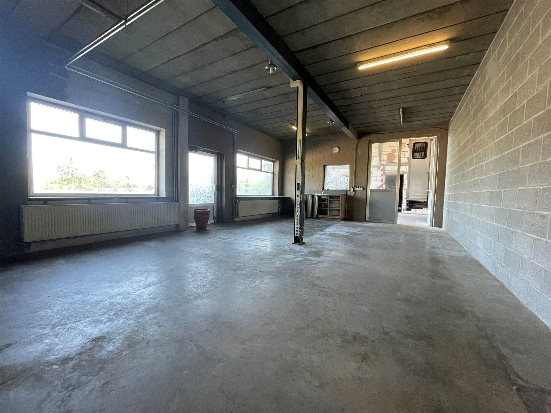 Landbouwbedrijf met een bedrijfswoning foto 5