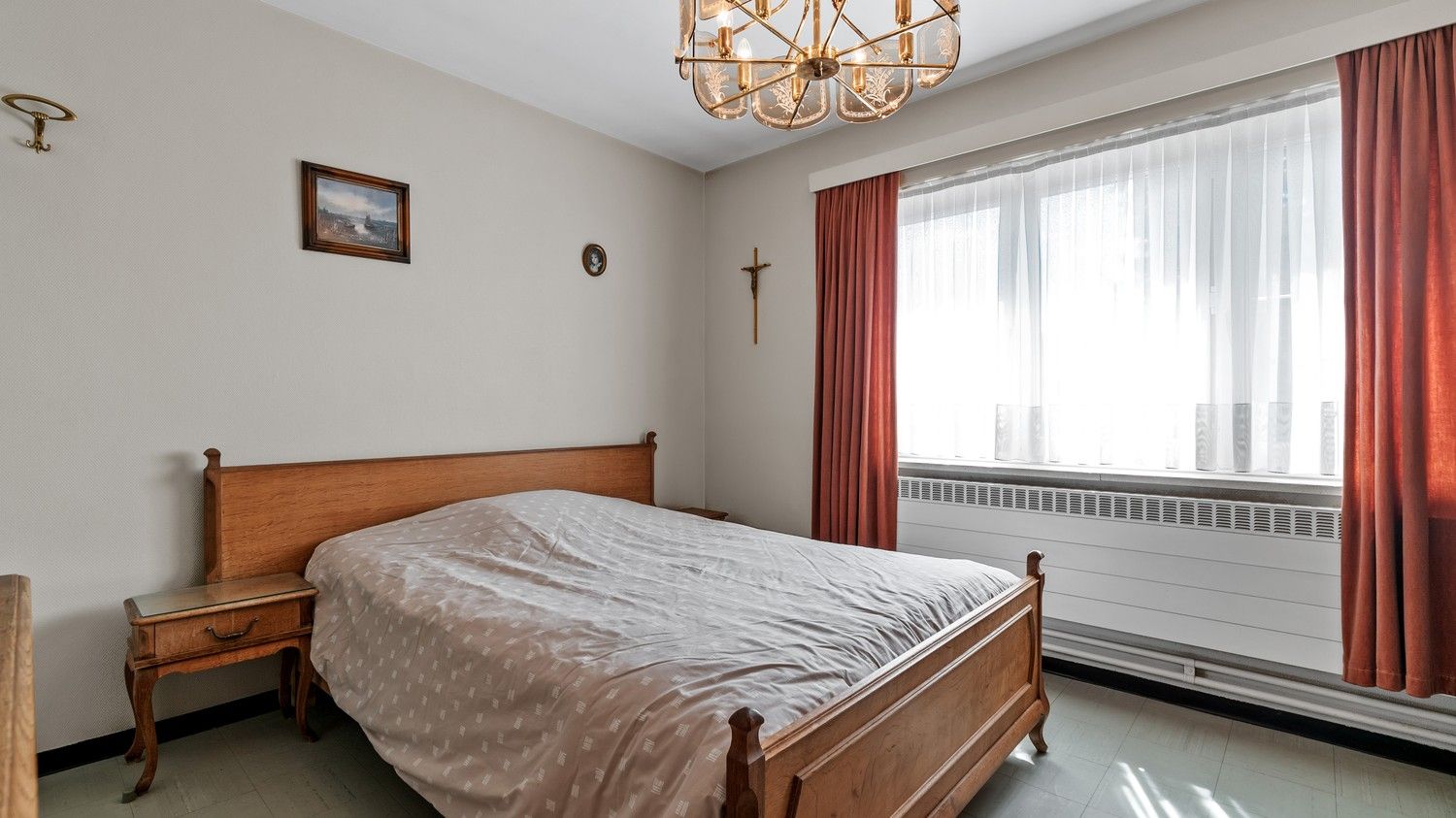 Ruime woning met 3 slaapkamers, tuin en garage foto 13