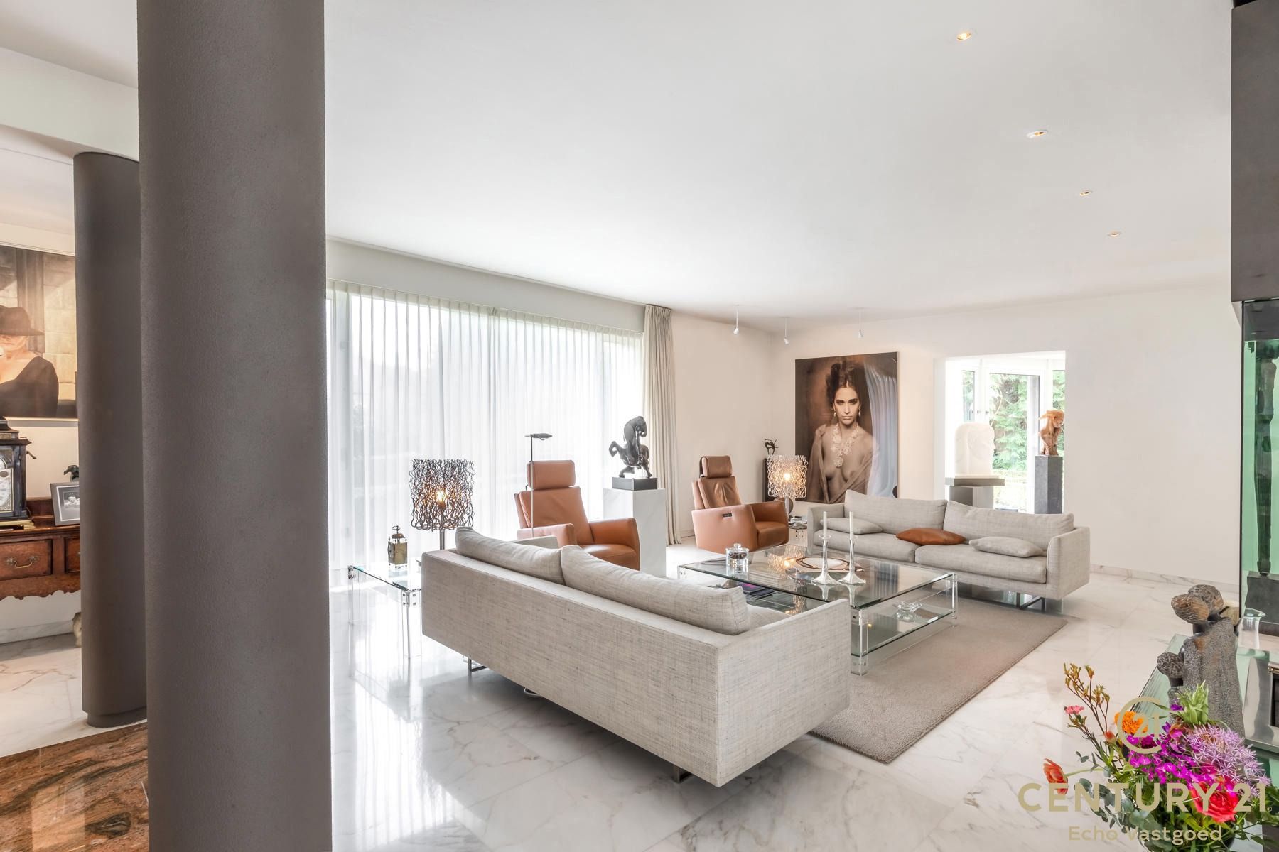 Exceptionele onderhouden villa op parkdomein van ca 11.600m² foto 9