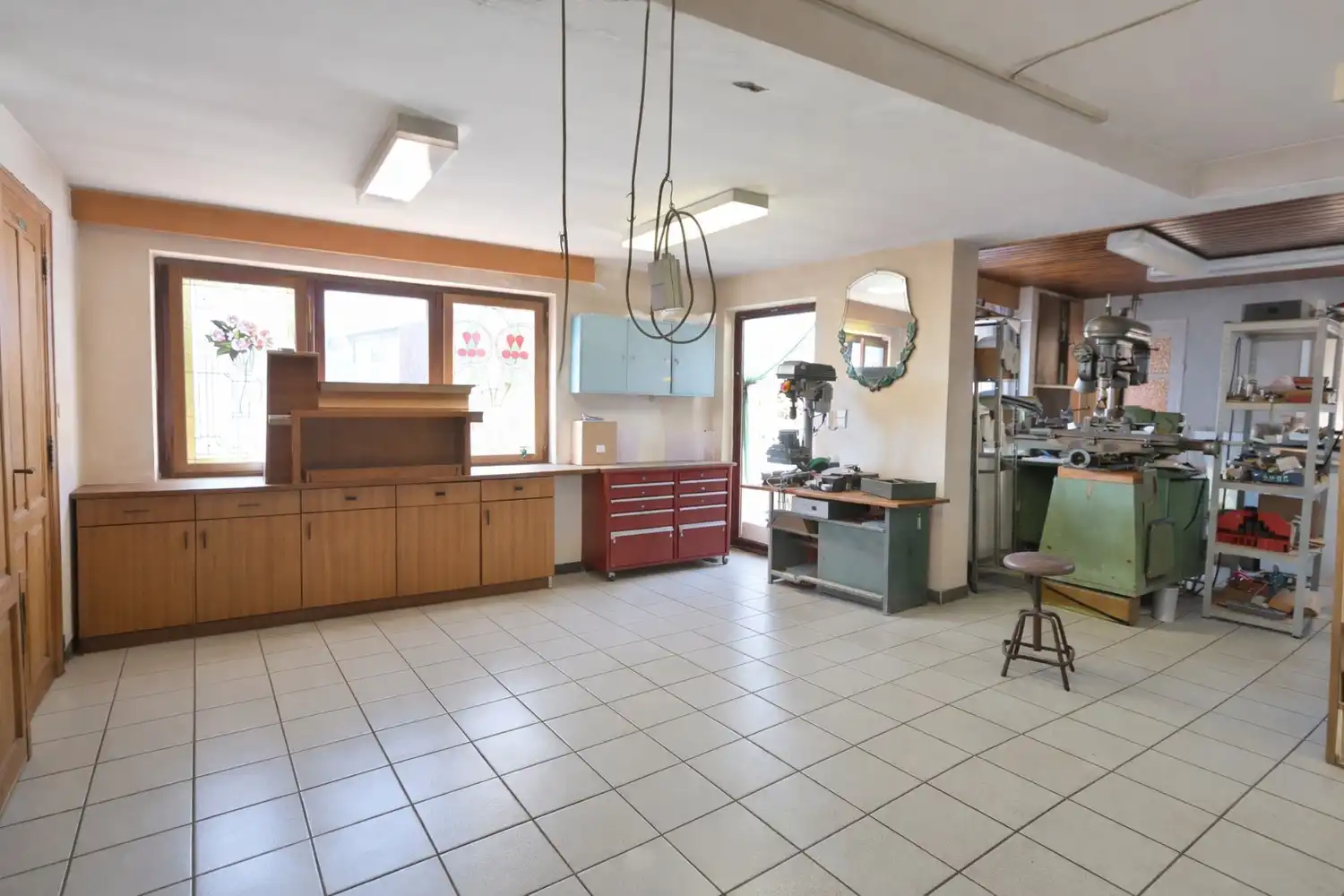 Op te frissen woning met atelier in het centrum van Lananken foto 4