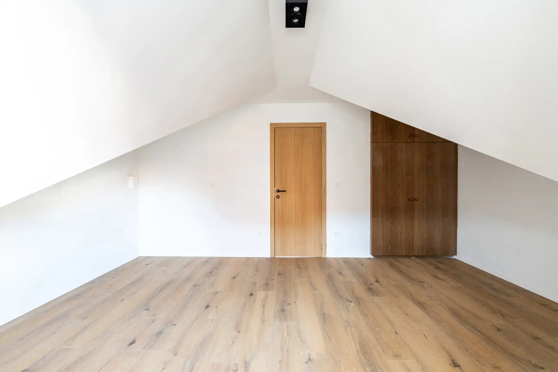 Pittoreske ongemeubelde woning met garage gelegen in Oud Knokke foto 14