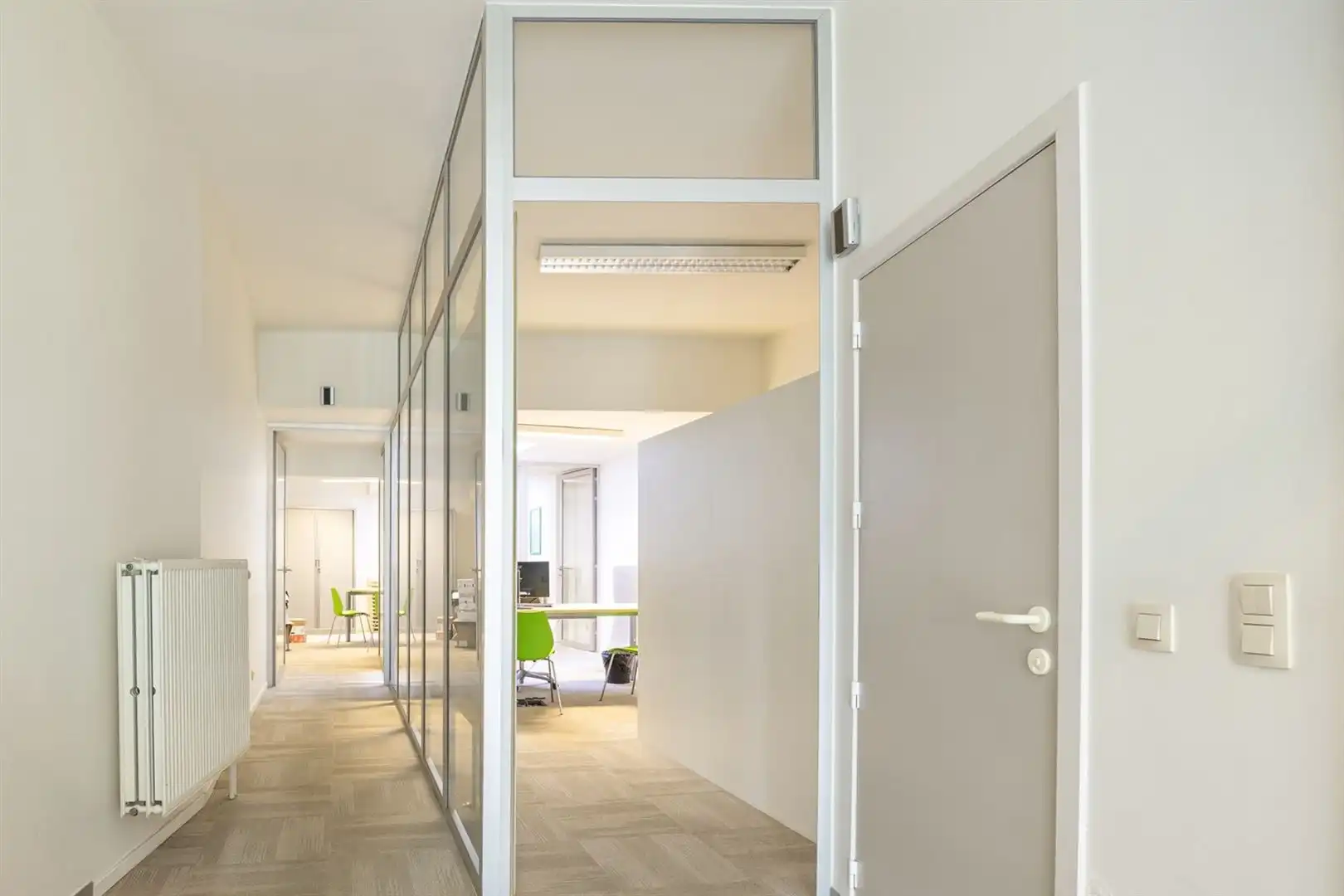 Lichtrijke kantoorruimte in het hartje van Opwijk. foto 4