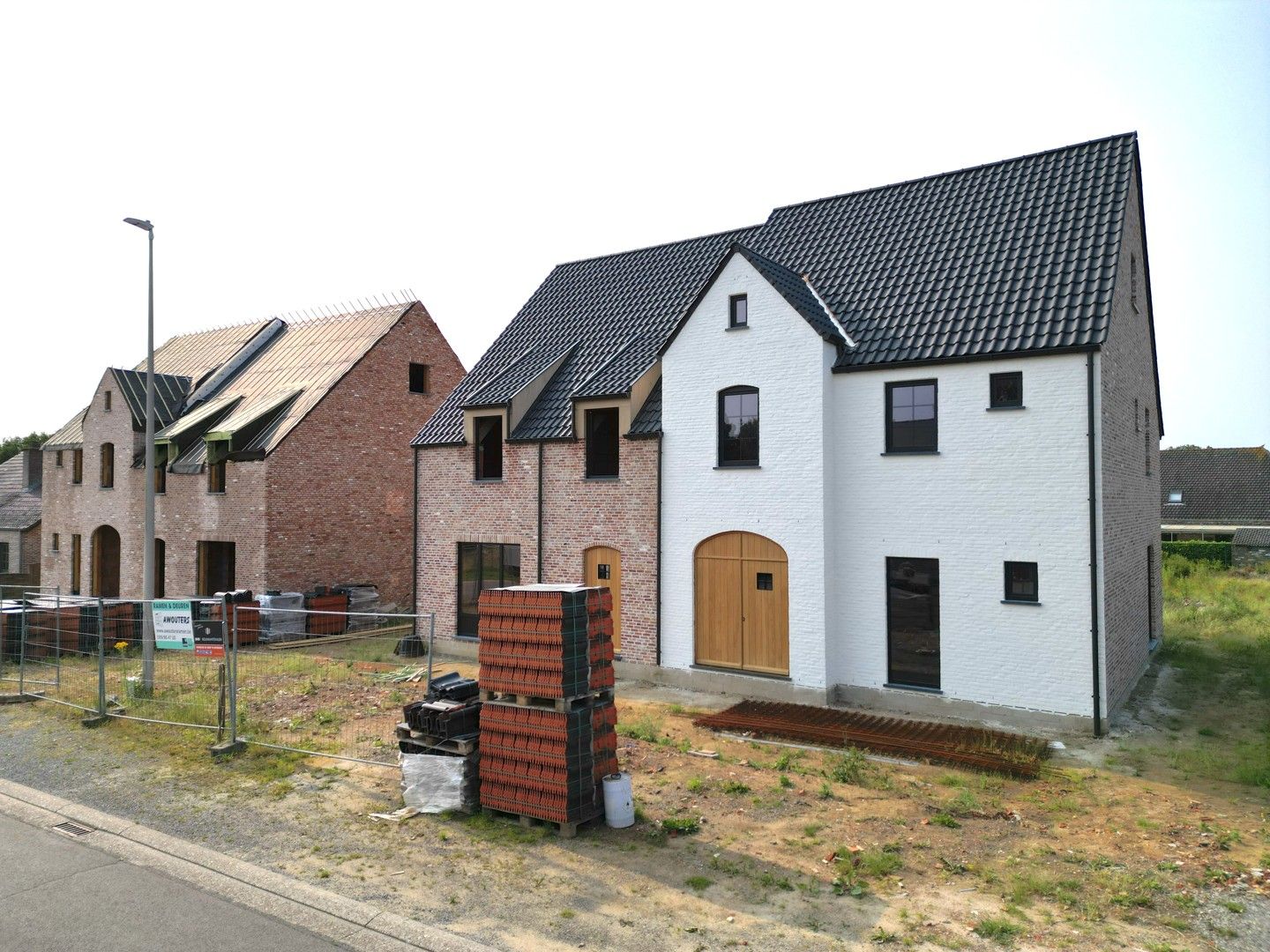 Ruime casco-nieuwbouwwoning met 3 slpk'ers op een perceel van 4a 17ca foto 3