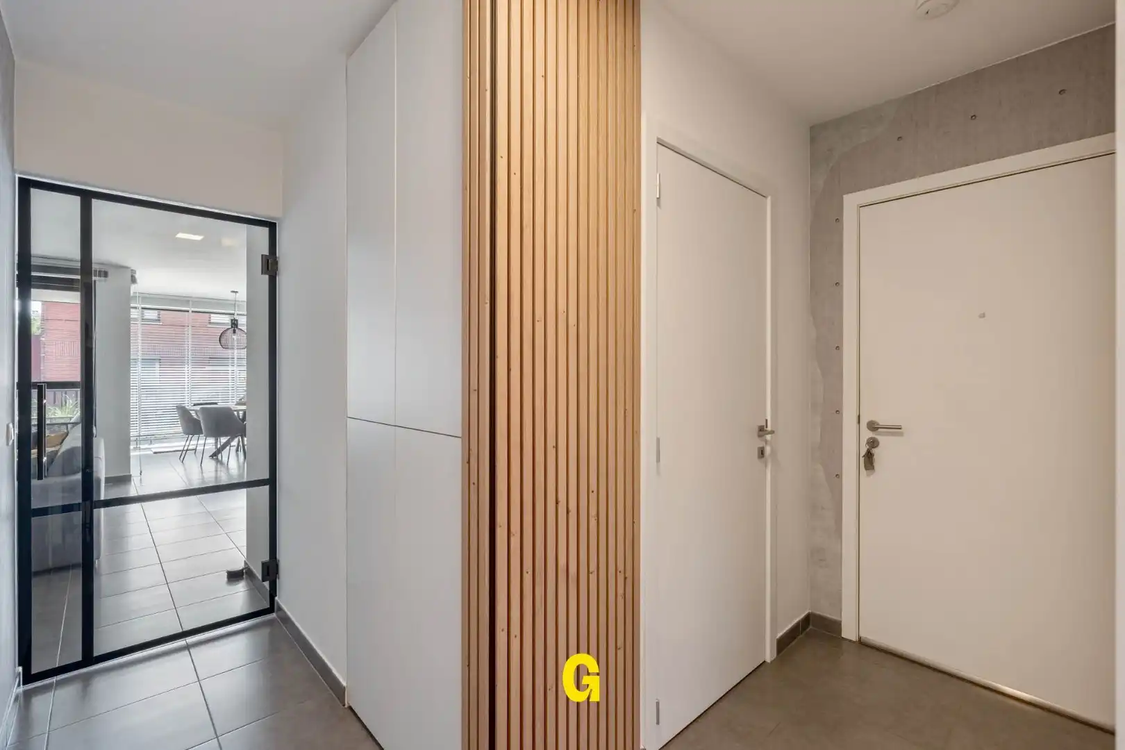 Knap ingericht gelijkvloersappartement met kelder en standplaats vlak bij het centrum foto 5