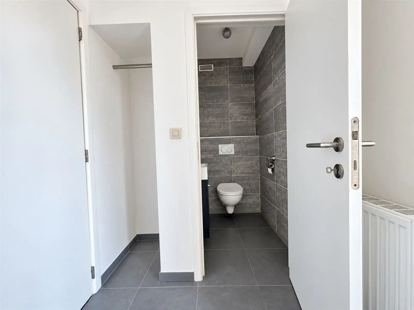 Instapklaar recent appartement aan stadsrand van Sint-Niklaas foto 10